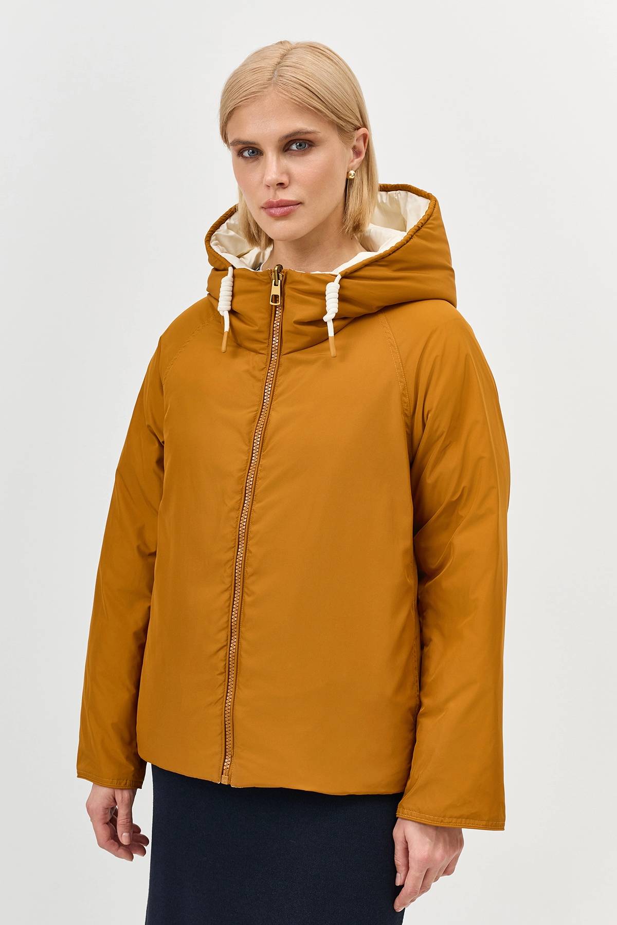 Лимитированная серия куртка двусторняя в молочном цвете с  палантином, 38