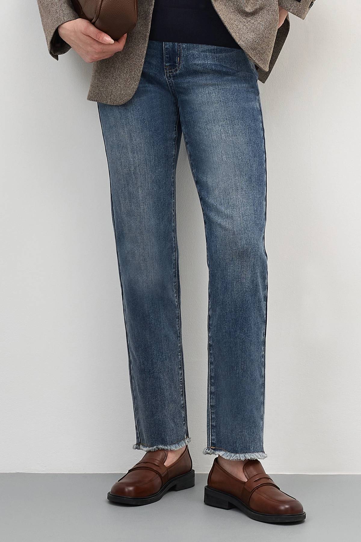 Джинсы с деликатной варкой и бахромой, 50