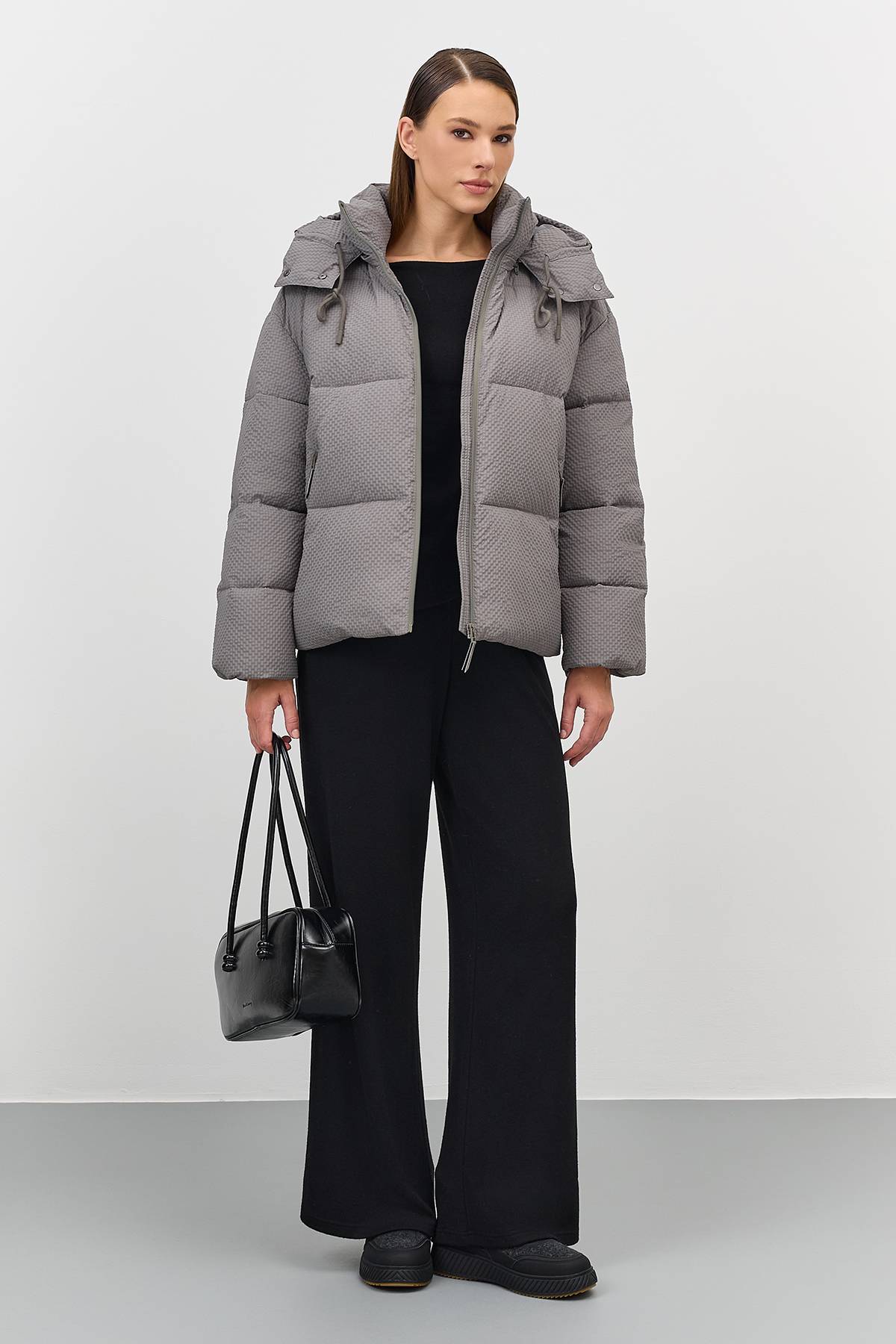 Лимитированная серия Куртка Oversize из фактурной тканис палантином, 40