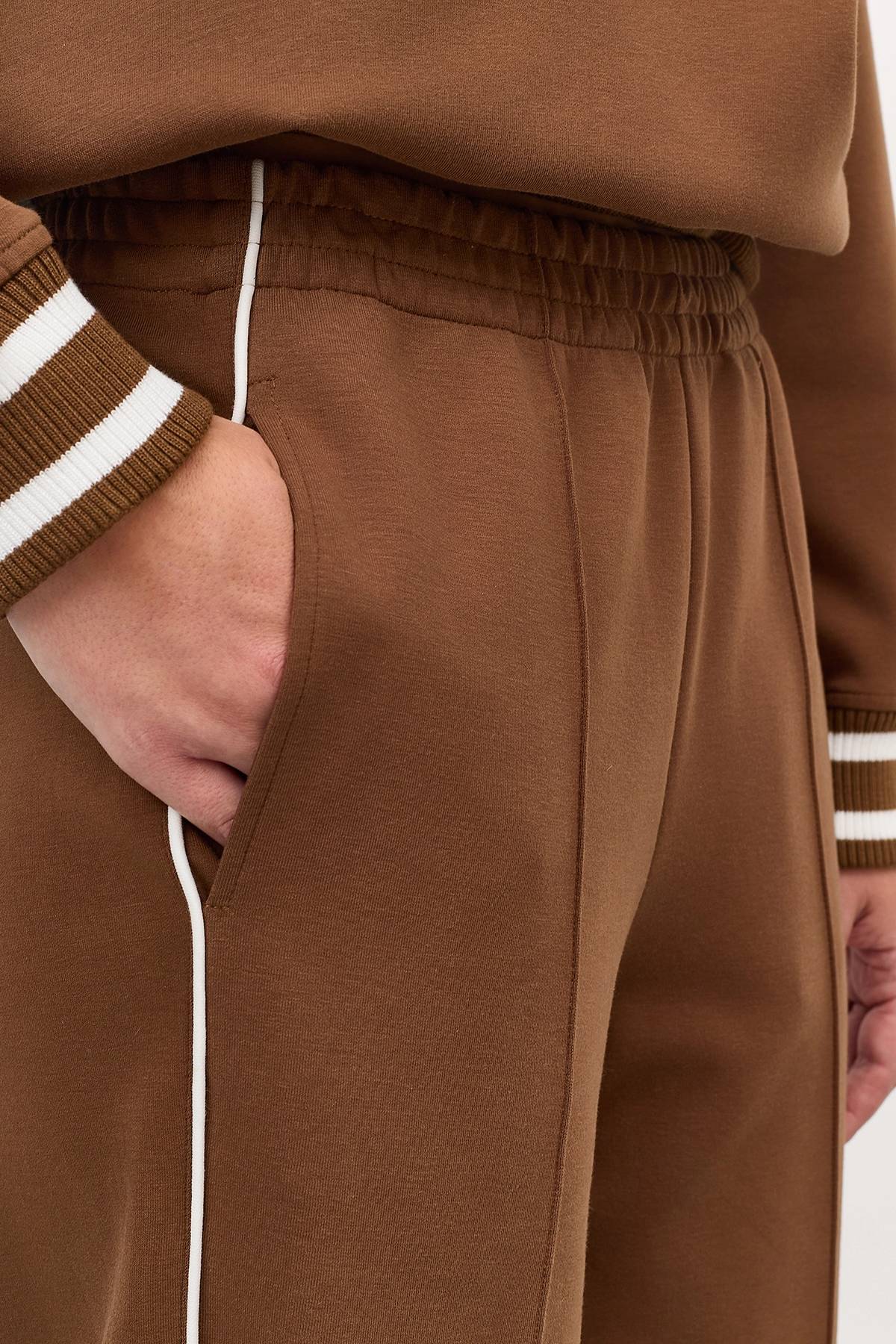 Лимитированная серия трикотажные брюки свободного силуэта с контрастным кантом и ремень, 46