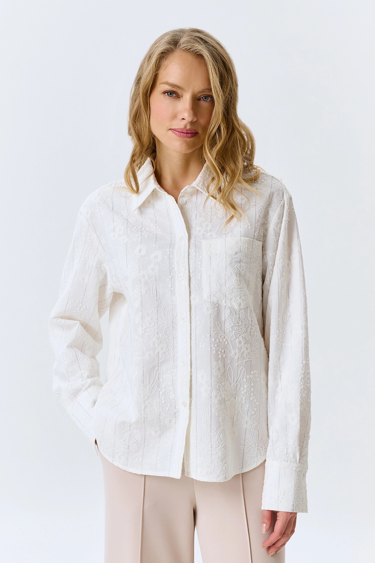 Рубашка с вышивкой в тонкую полоску, 46