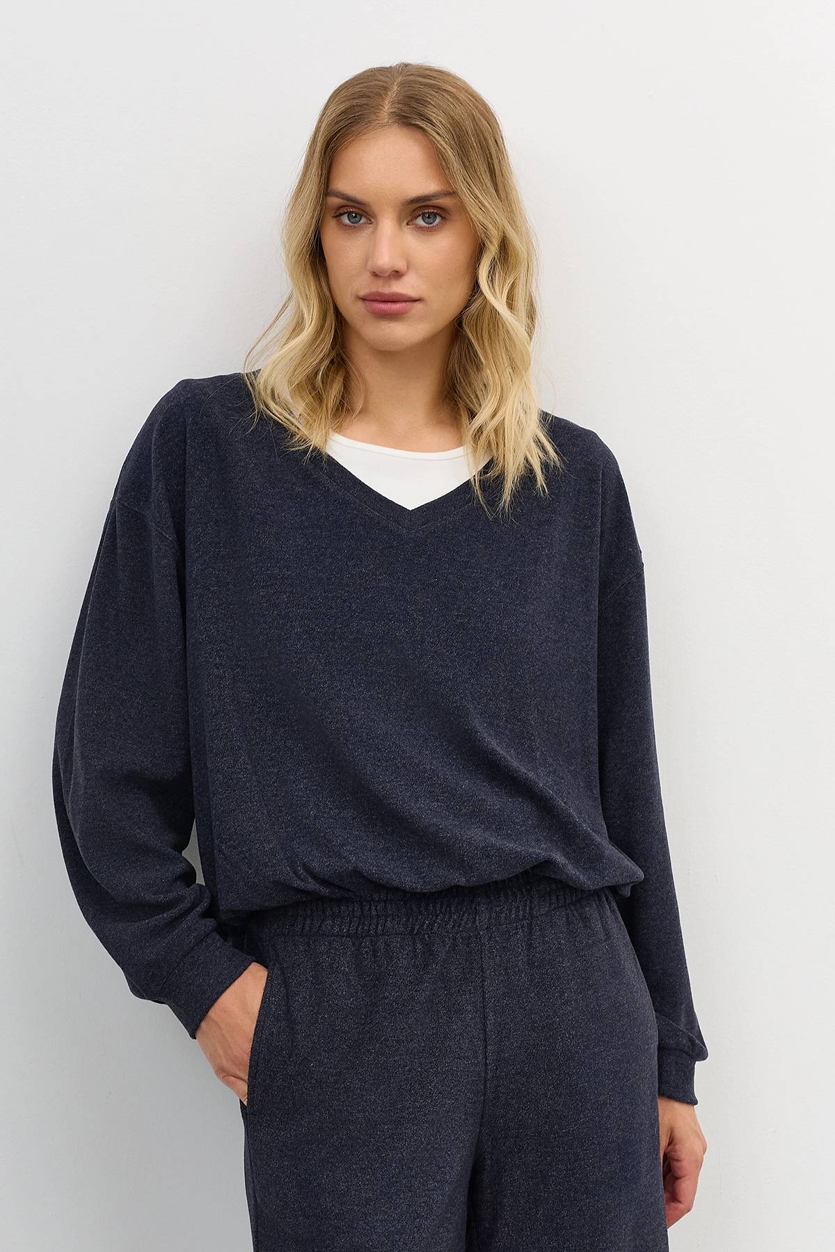 Лимитированная серия темно-синий джемпер с палантином, 40