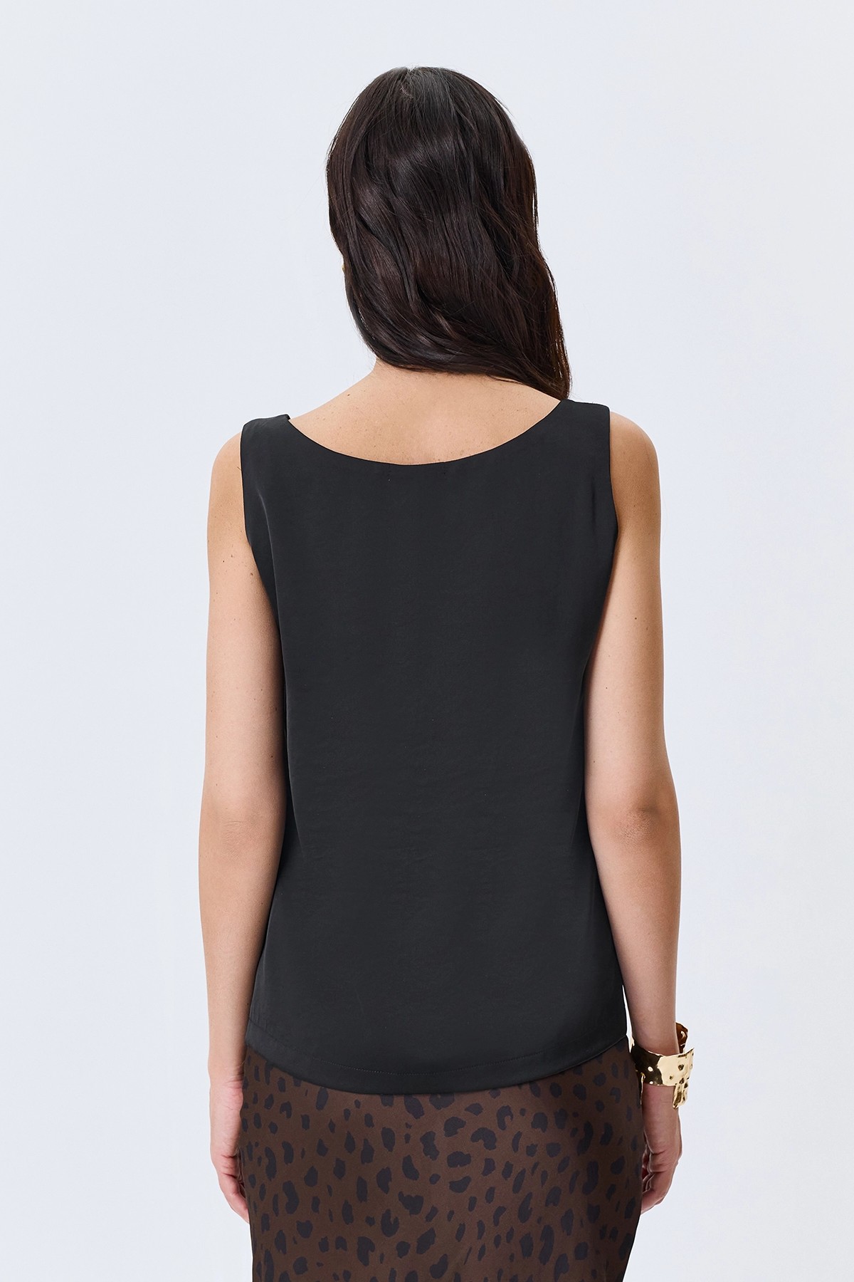 Черный свободный сатиновый топ, 52