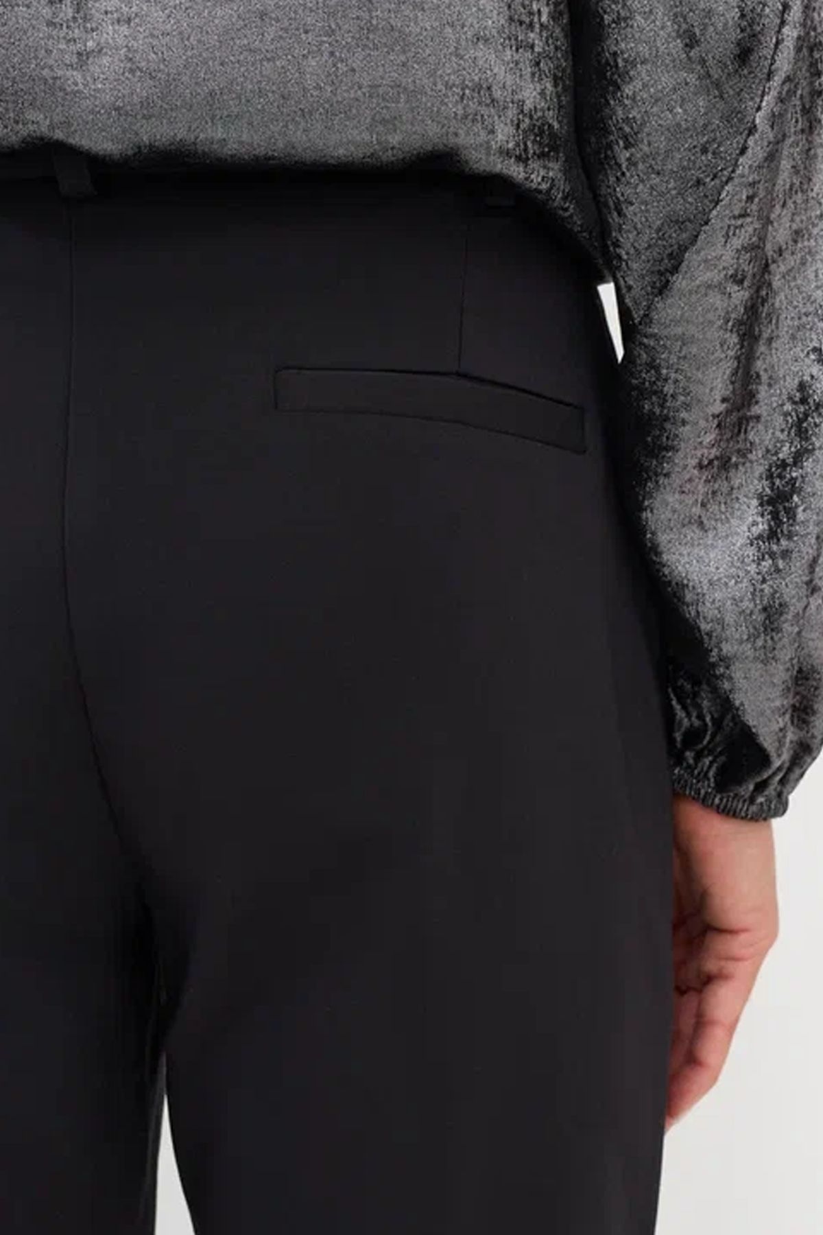 Чёрные брюки с зауженными штанинами, 52р