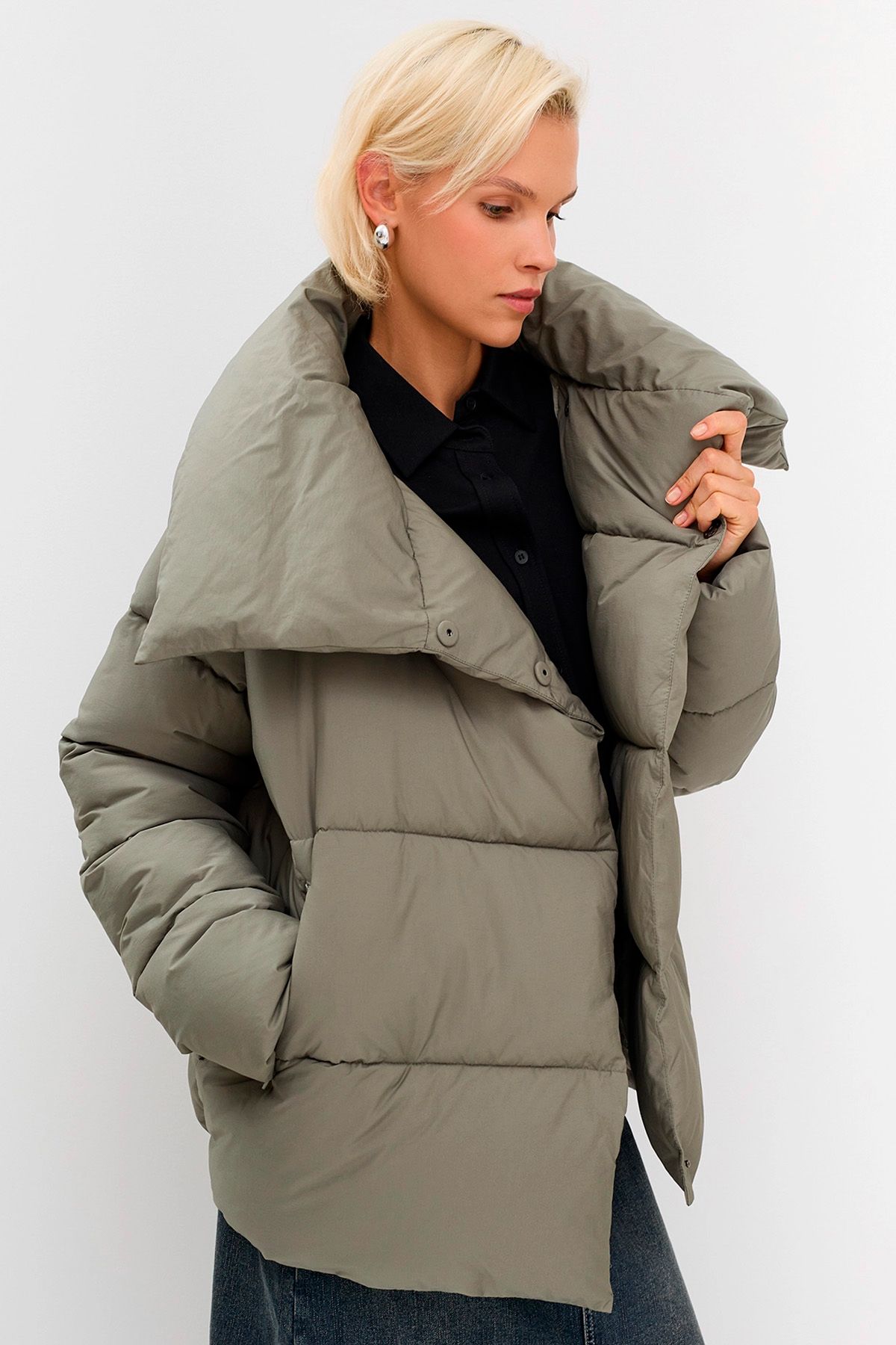 Куртка с объемным воротником в оливковом цвете, 48р