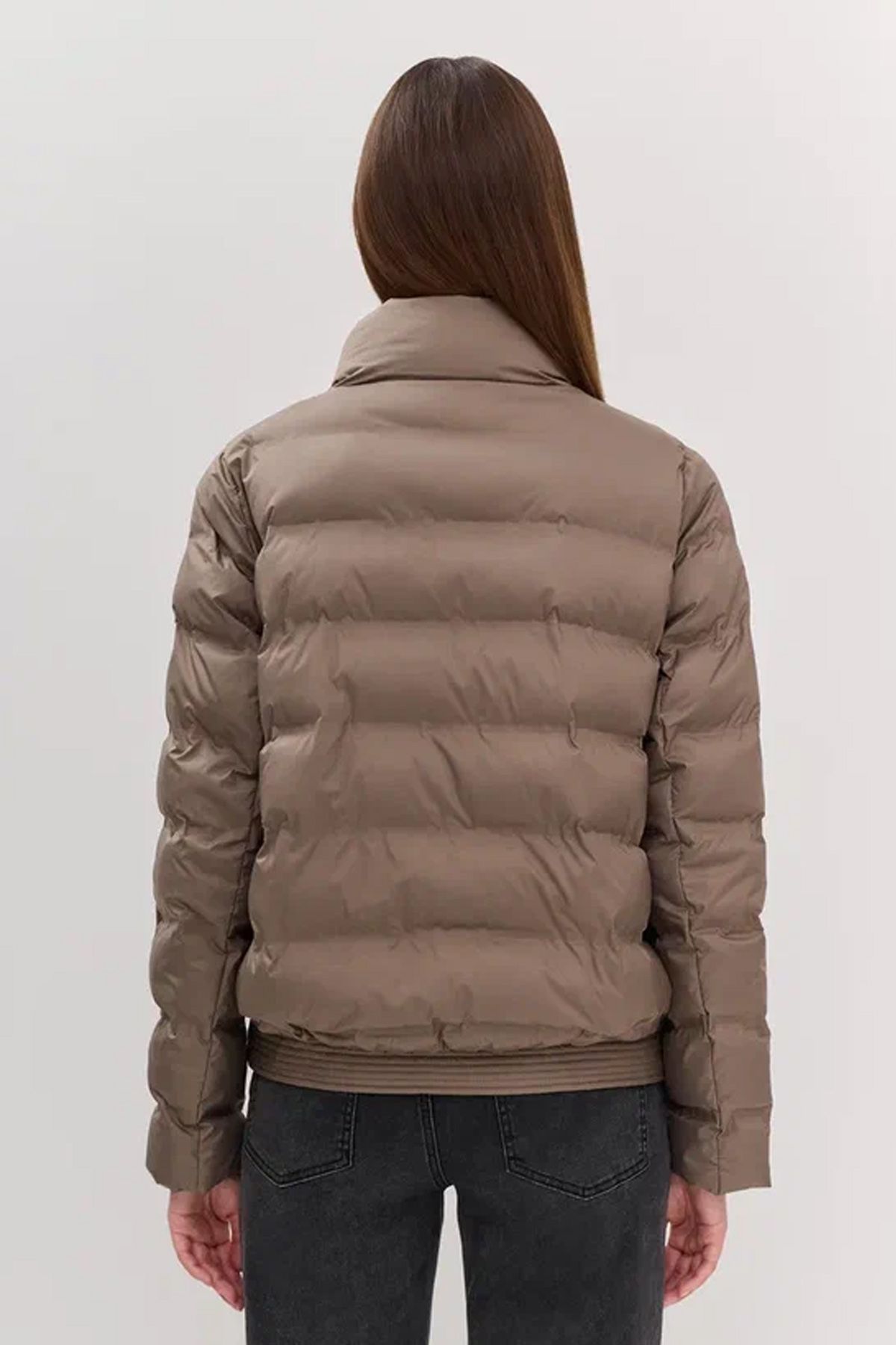 Куртка с контрастной подкладкой в бежево-сером цвете, 46р