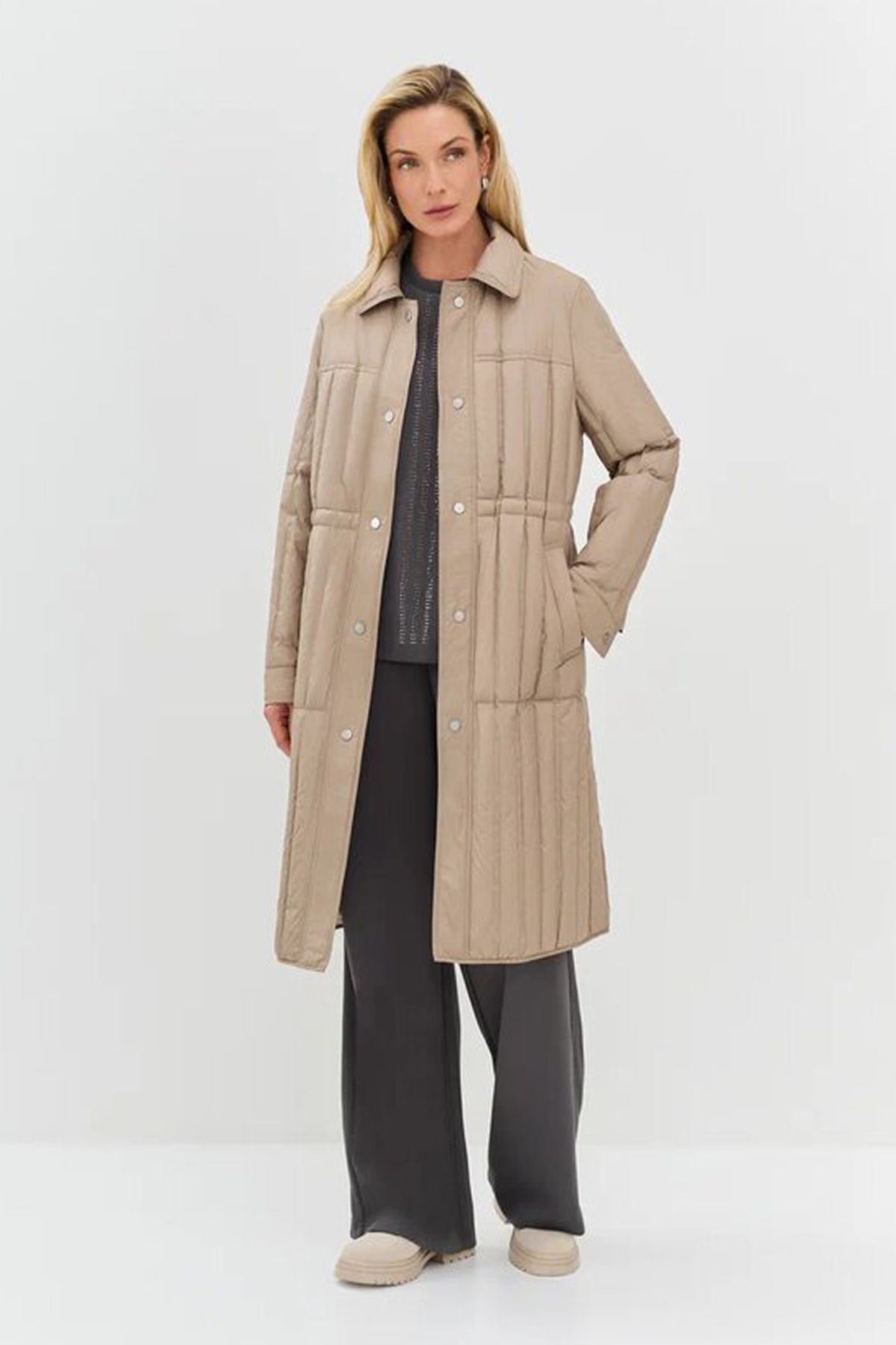 Пуховое пальто с вертикальной стежкой, 42р