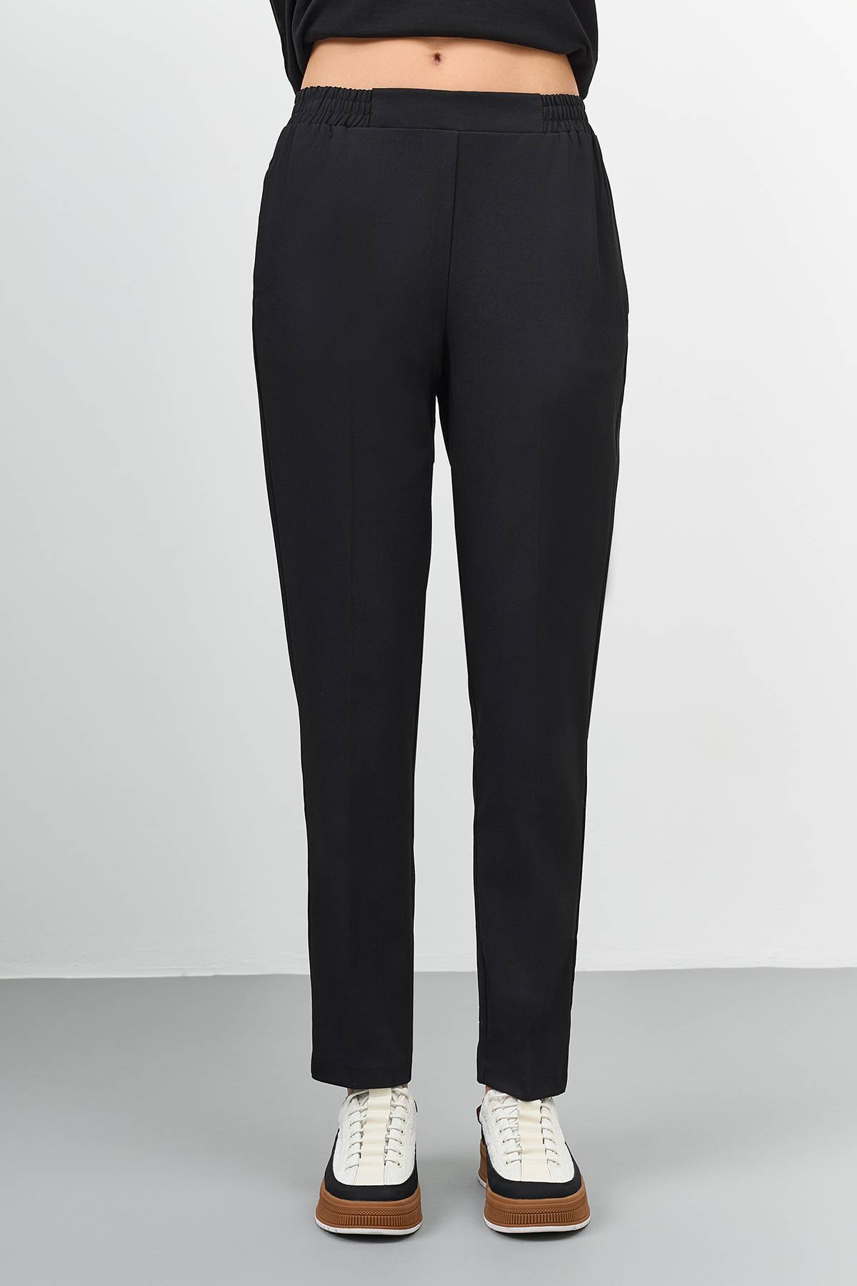 Черные брюки с карманами, 42