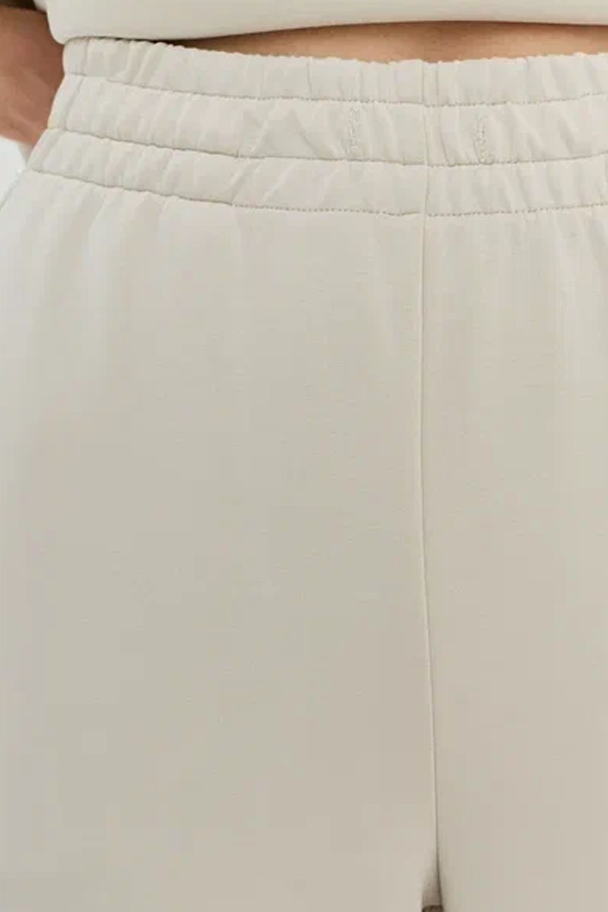 Брюки из смесового модала прямого силуэта в молочном цвете, 50р