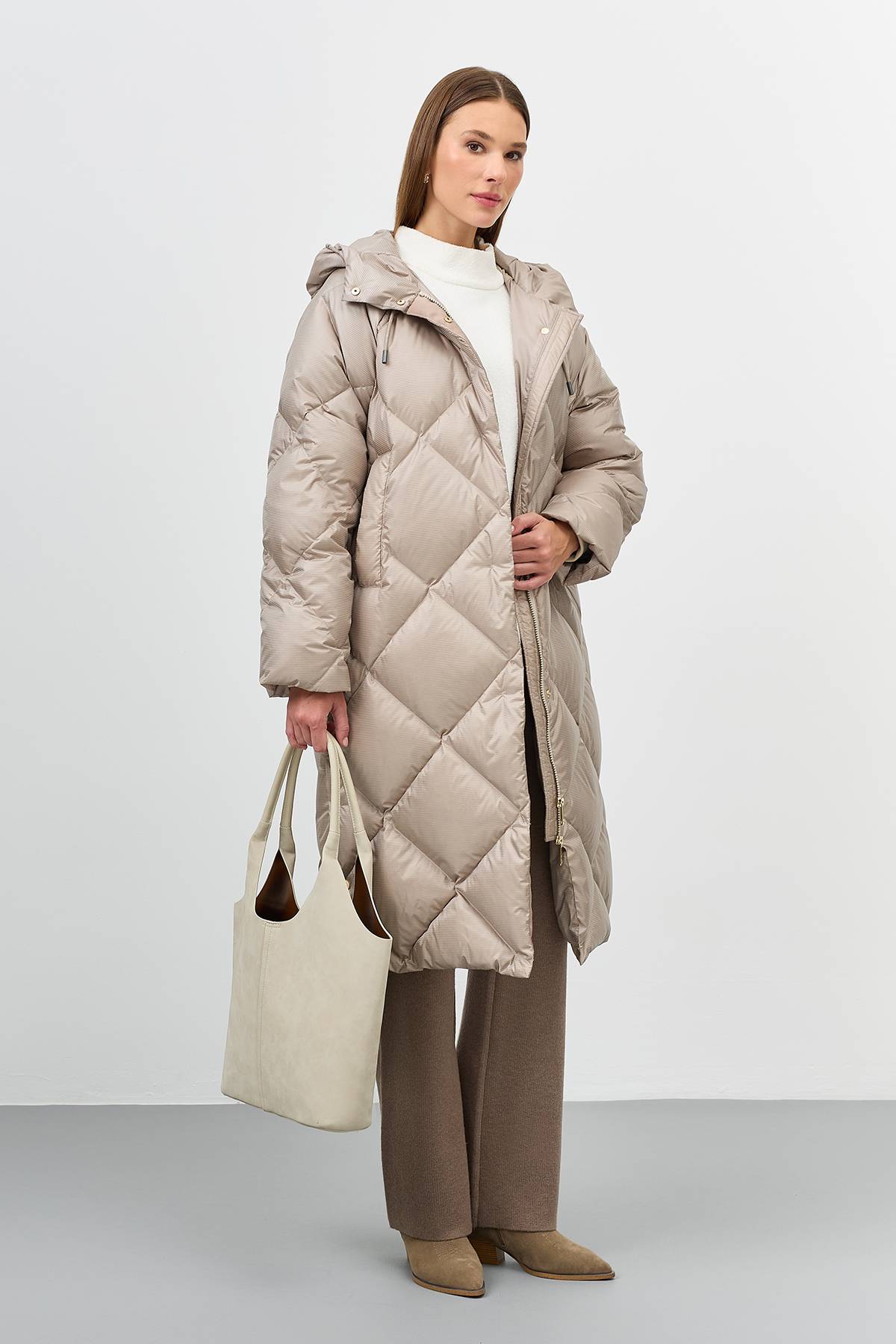 Лимитированная серия пуховое пальто из фактурной ткани и палантин, 42