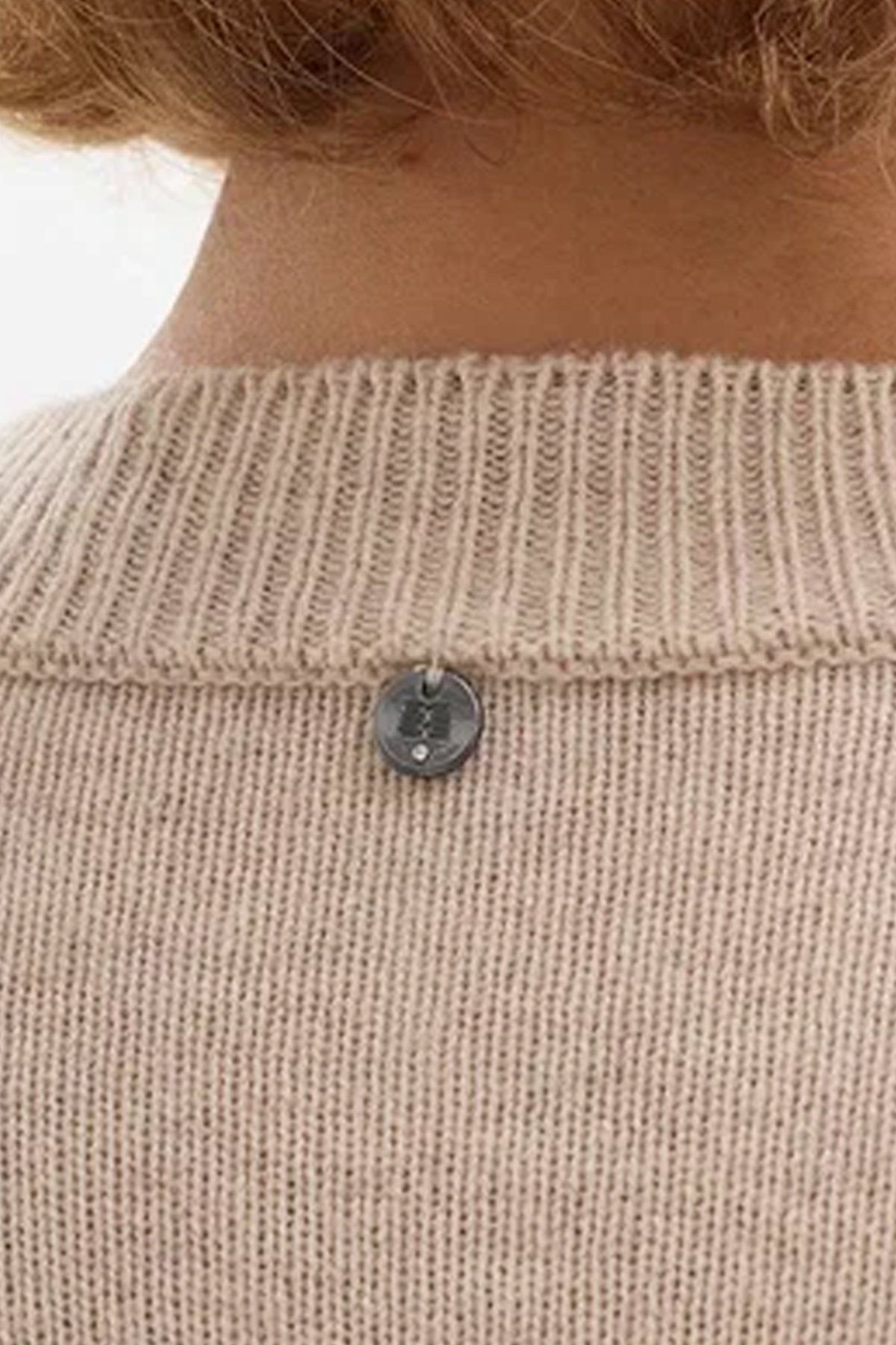 Джемпер с плетеной косой на полочке, 52р