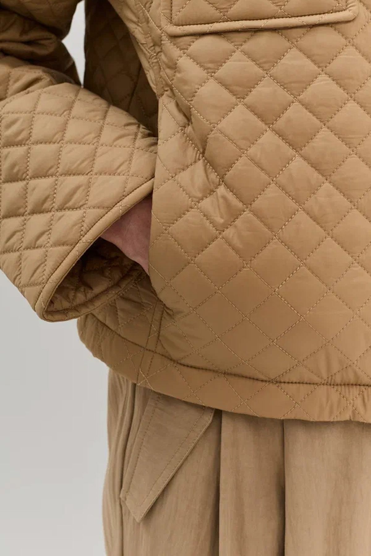 Укороченная куртка в ромбовидную стежку, 42р