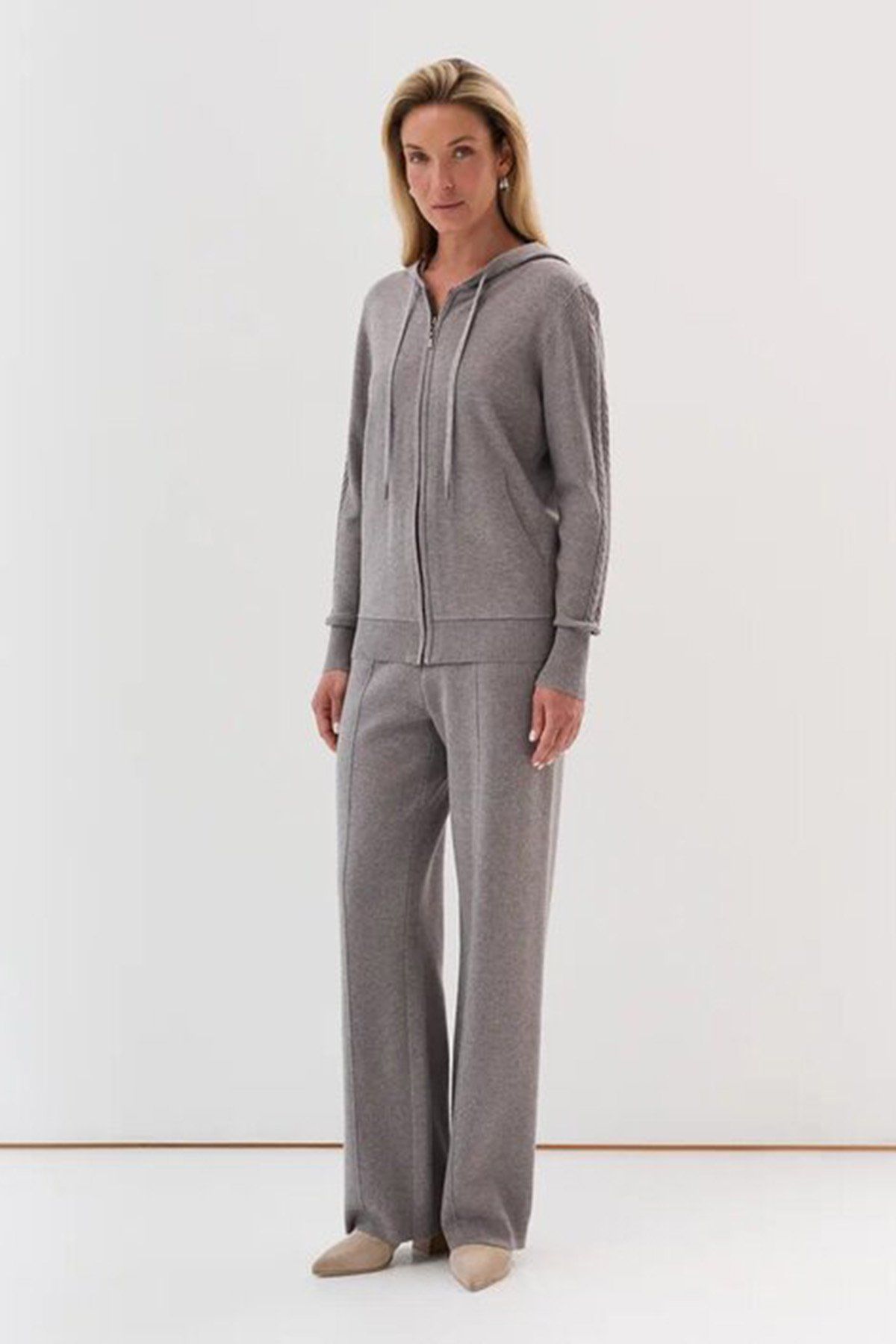 Вязаный жакет с капюшоном, 44р