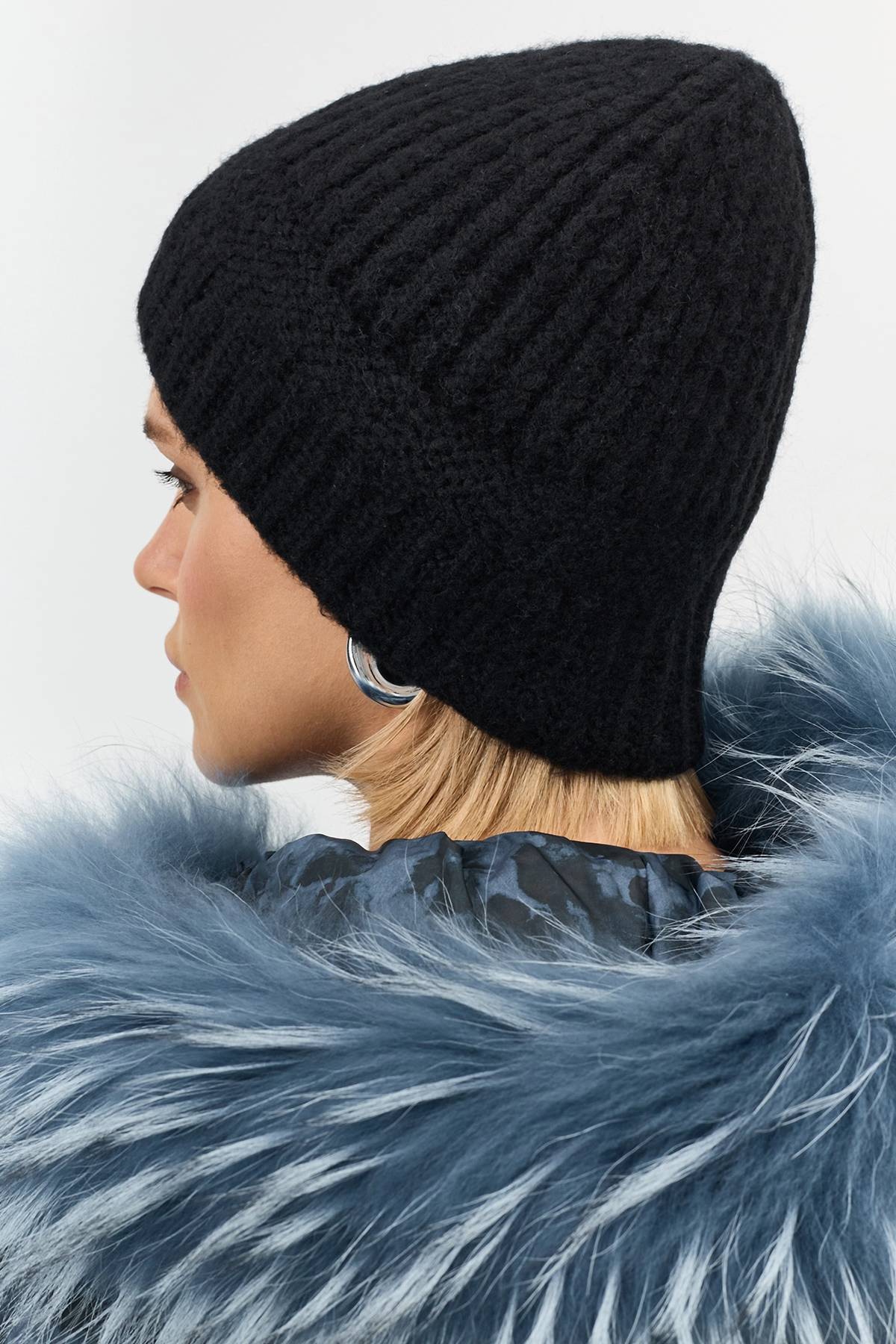 Черная теплая шапка с шерстью, One