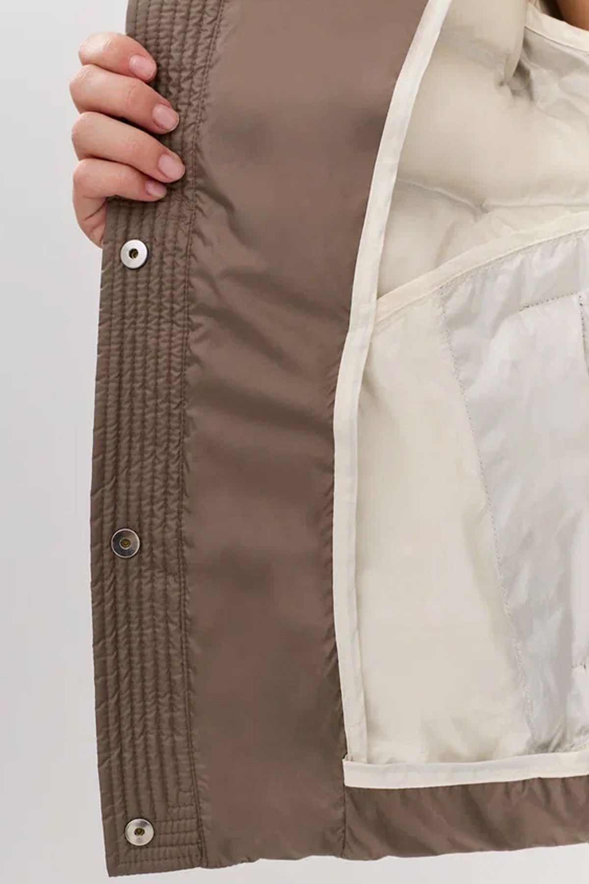 Куртка с контрастной подкладкой в бежево-сером цвете, 48р