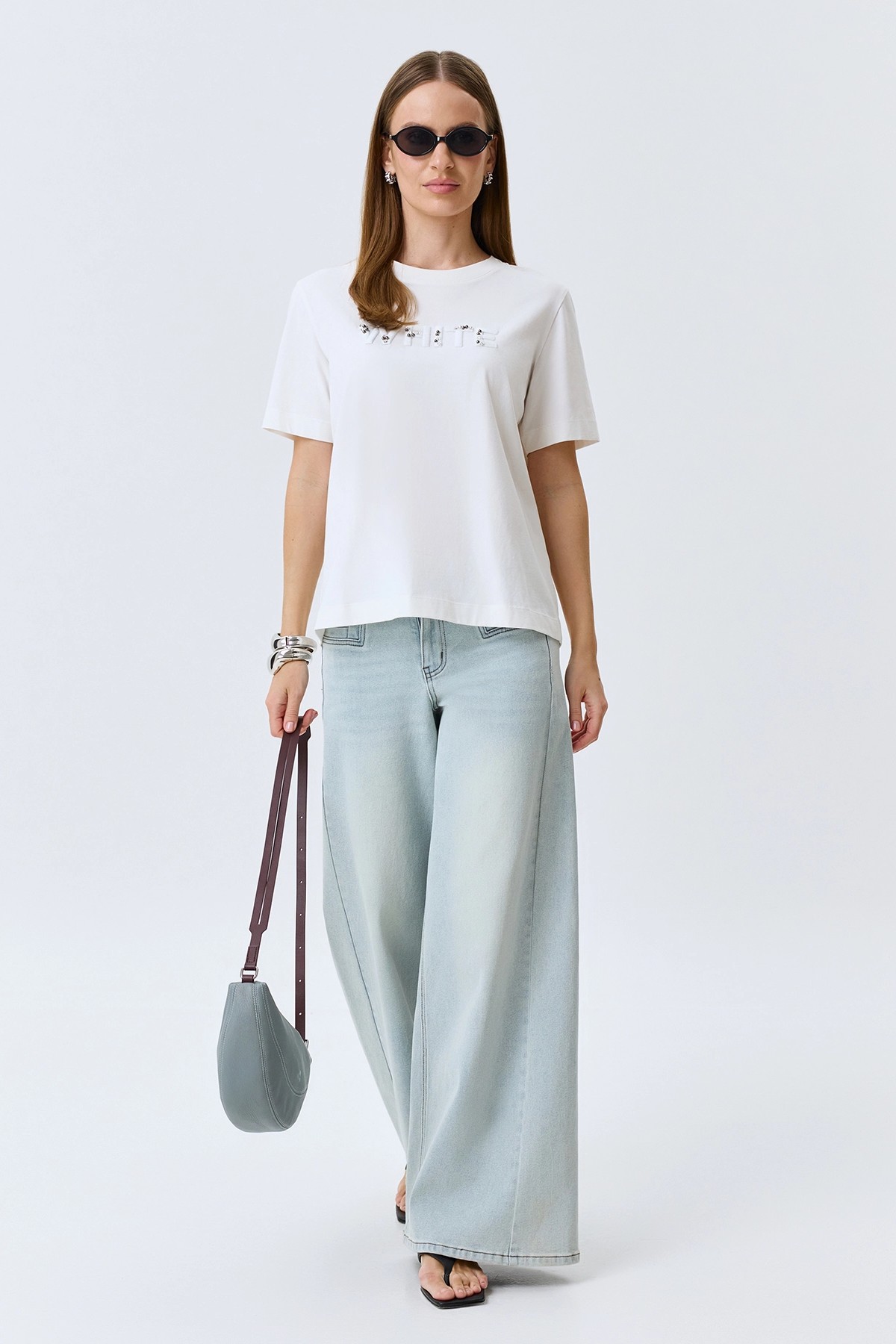 Футболка с объемной вышивкой, 44