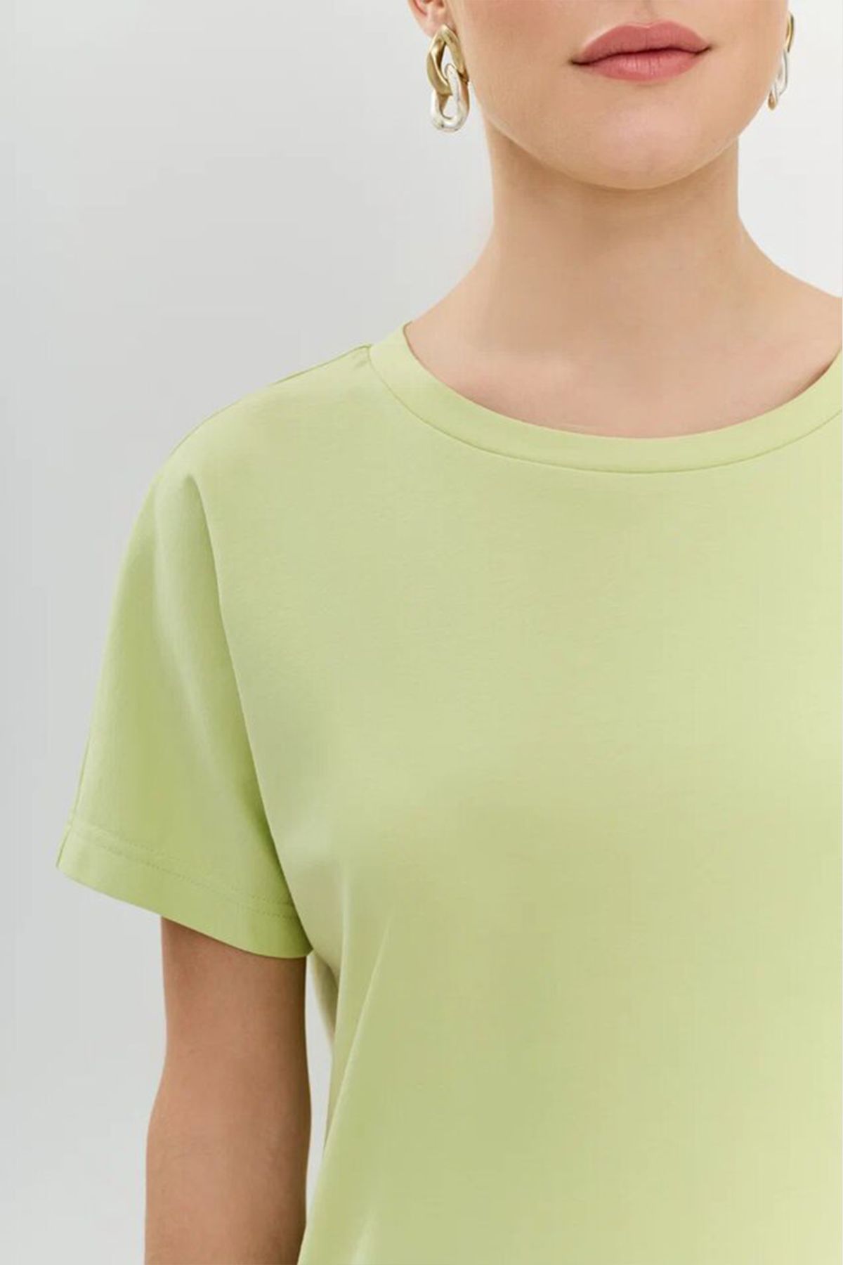 Футболка с лаконичной брендированной вышивкой, 52р