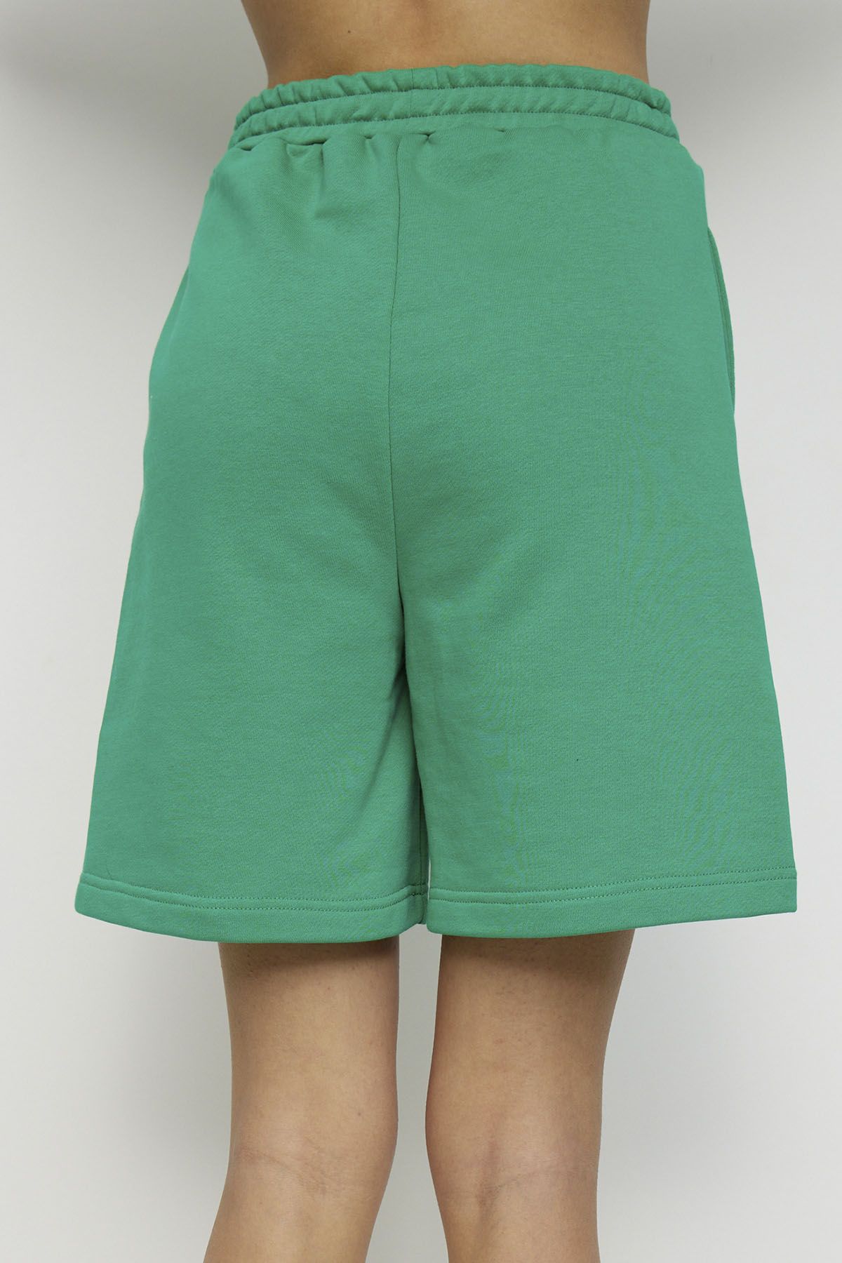 Шорты зелёного цвета с эластичным поясом, 40р
