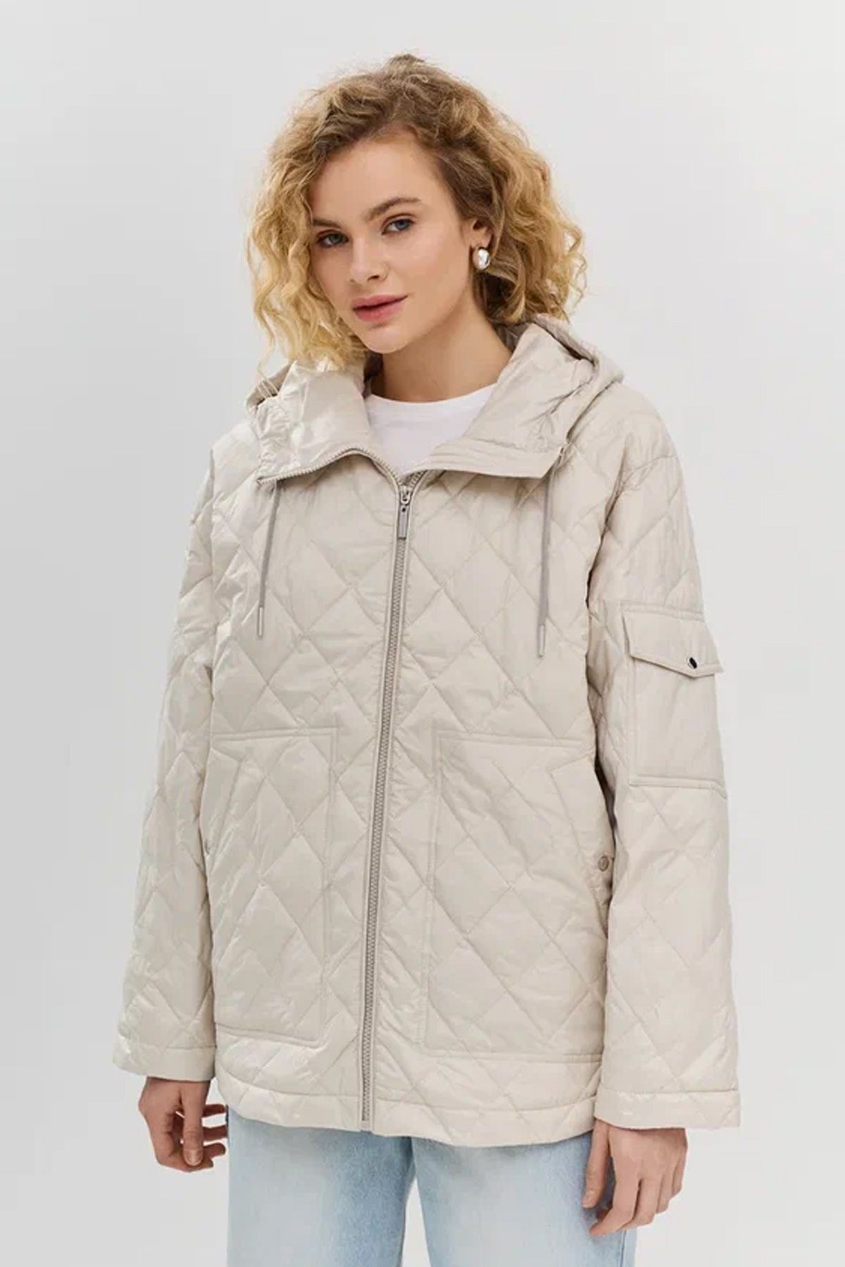 Куртка с капюшоном и ромбовидной стежкой, 42р