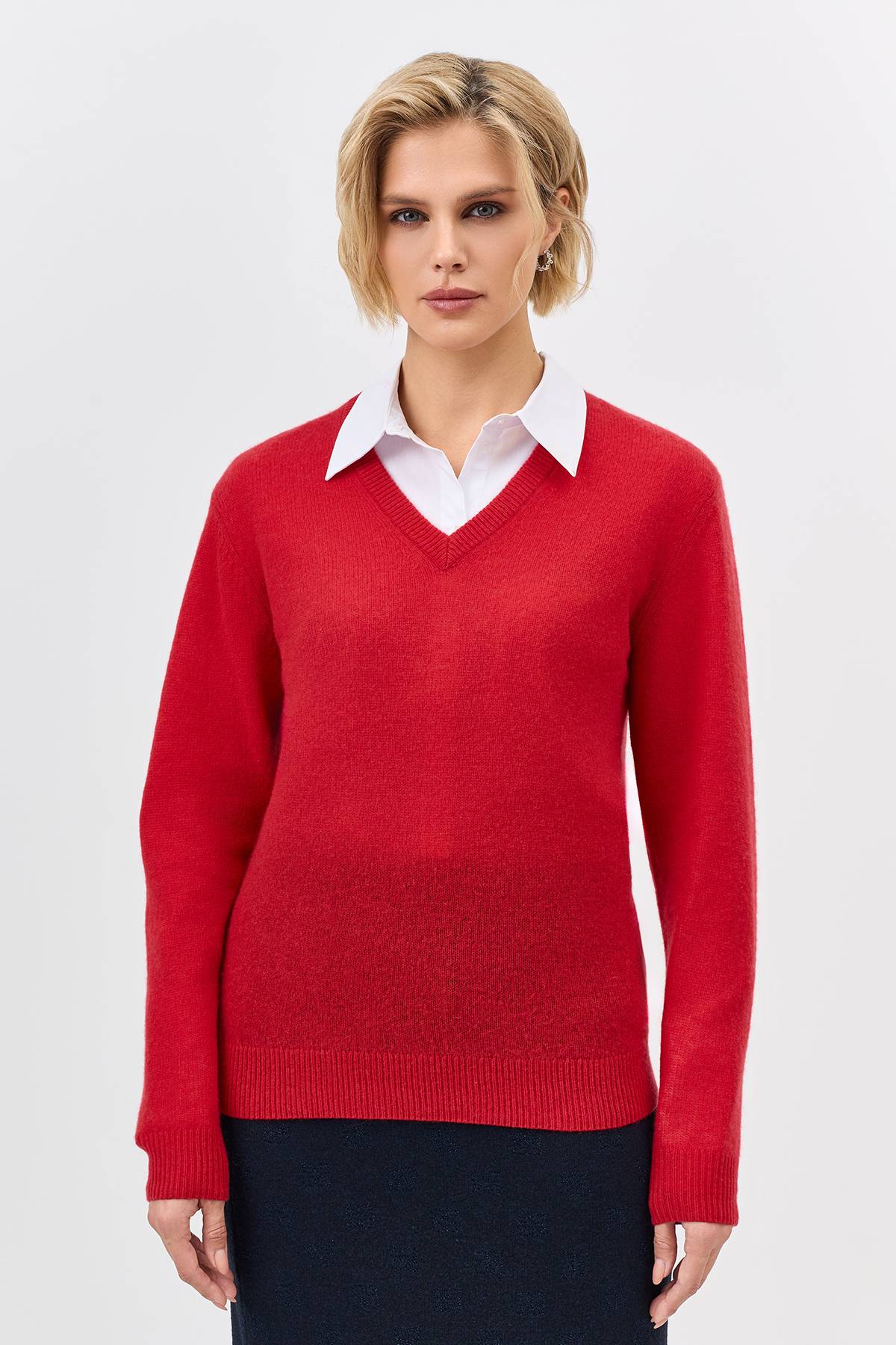 Лимитированная серия красный джемпер с V-образным вырезом из 100% кашемира и ремень, 38