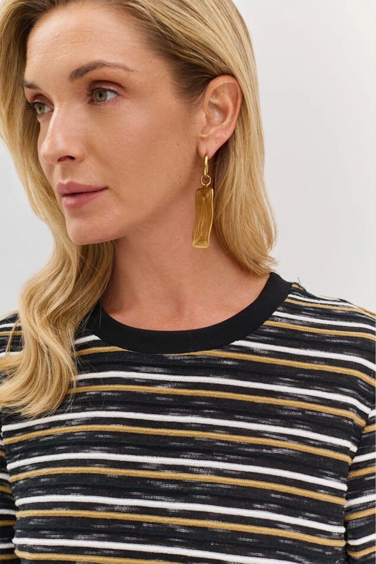 Футболка из фактурного трикотажа в контрастную полоску, 44р