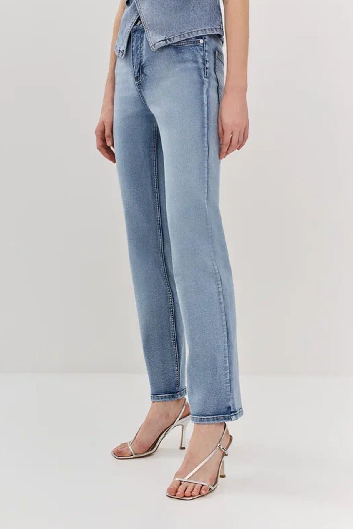 Джинсы с эффектом варки, 52р