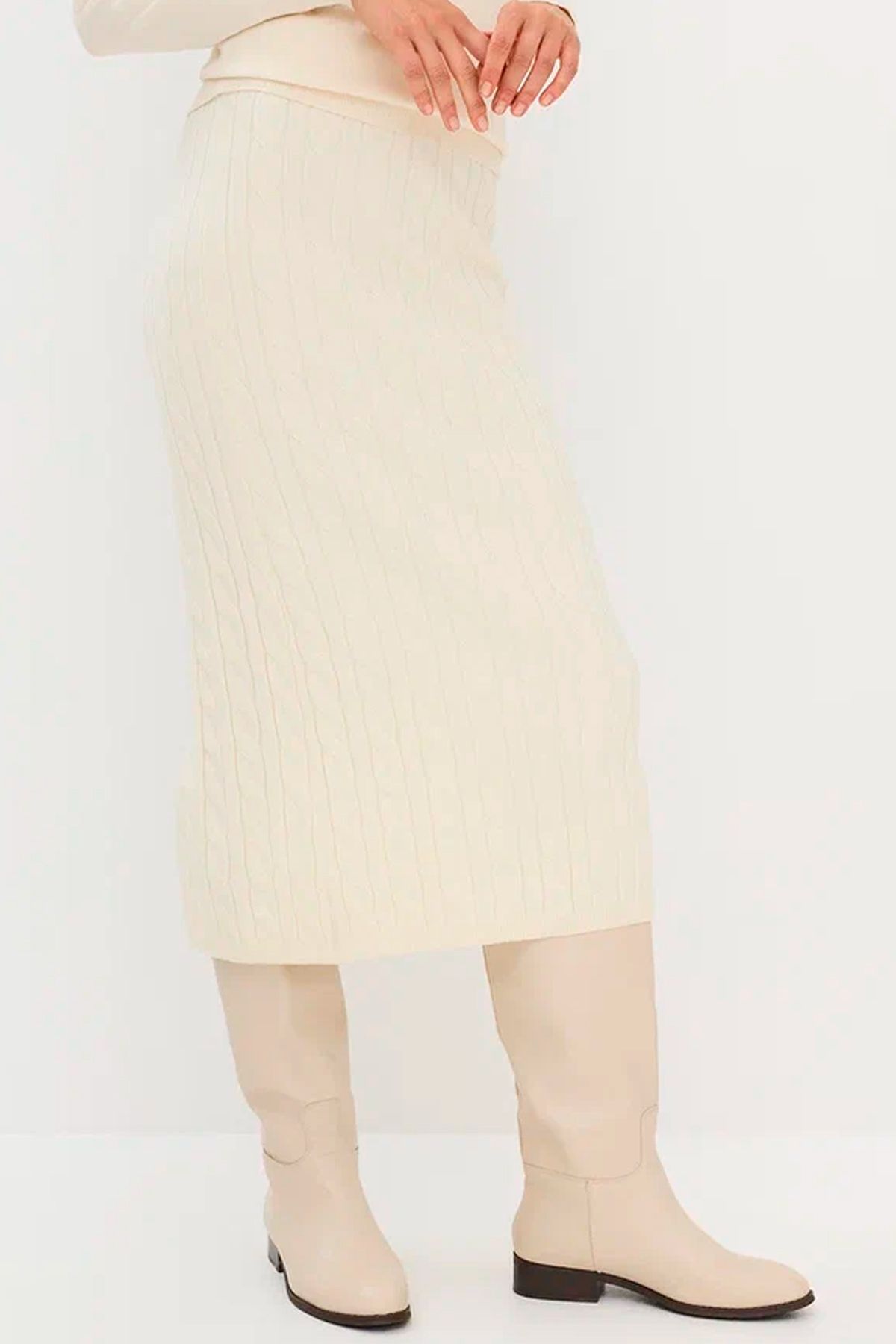 Трикотажная юбка с фактурной вязкой "жгут" в молочном цвете, 44р