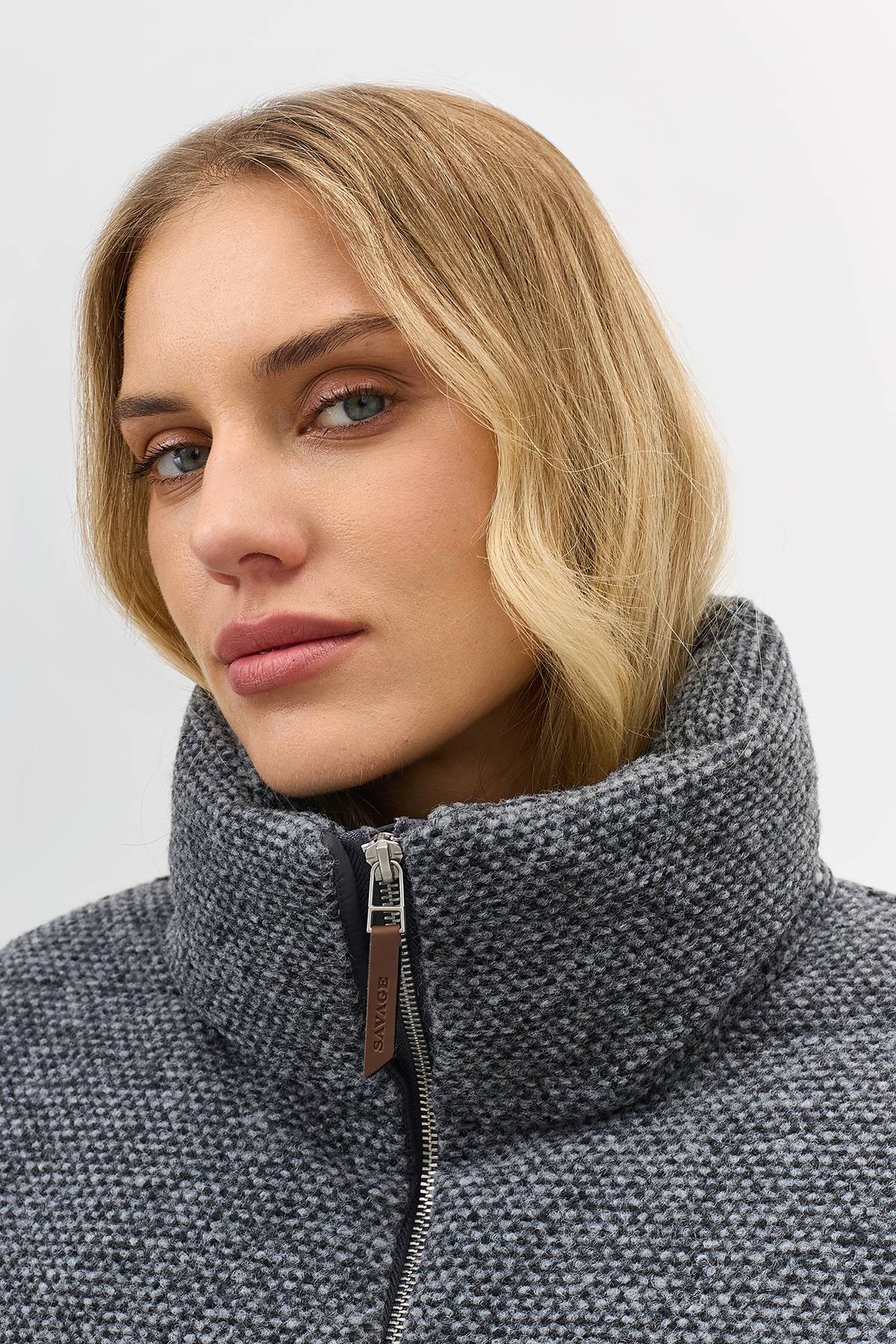 Лимитированная серия минималистичная комбинированная куртка с палантином, 44