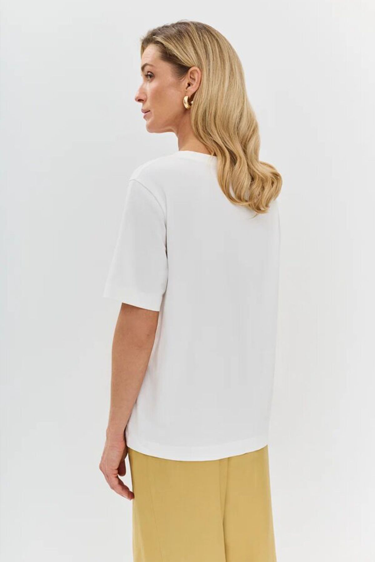 Футболка белого цвета с флок-принтом, 42р