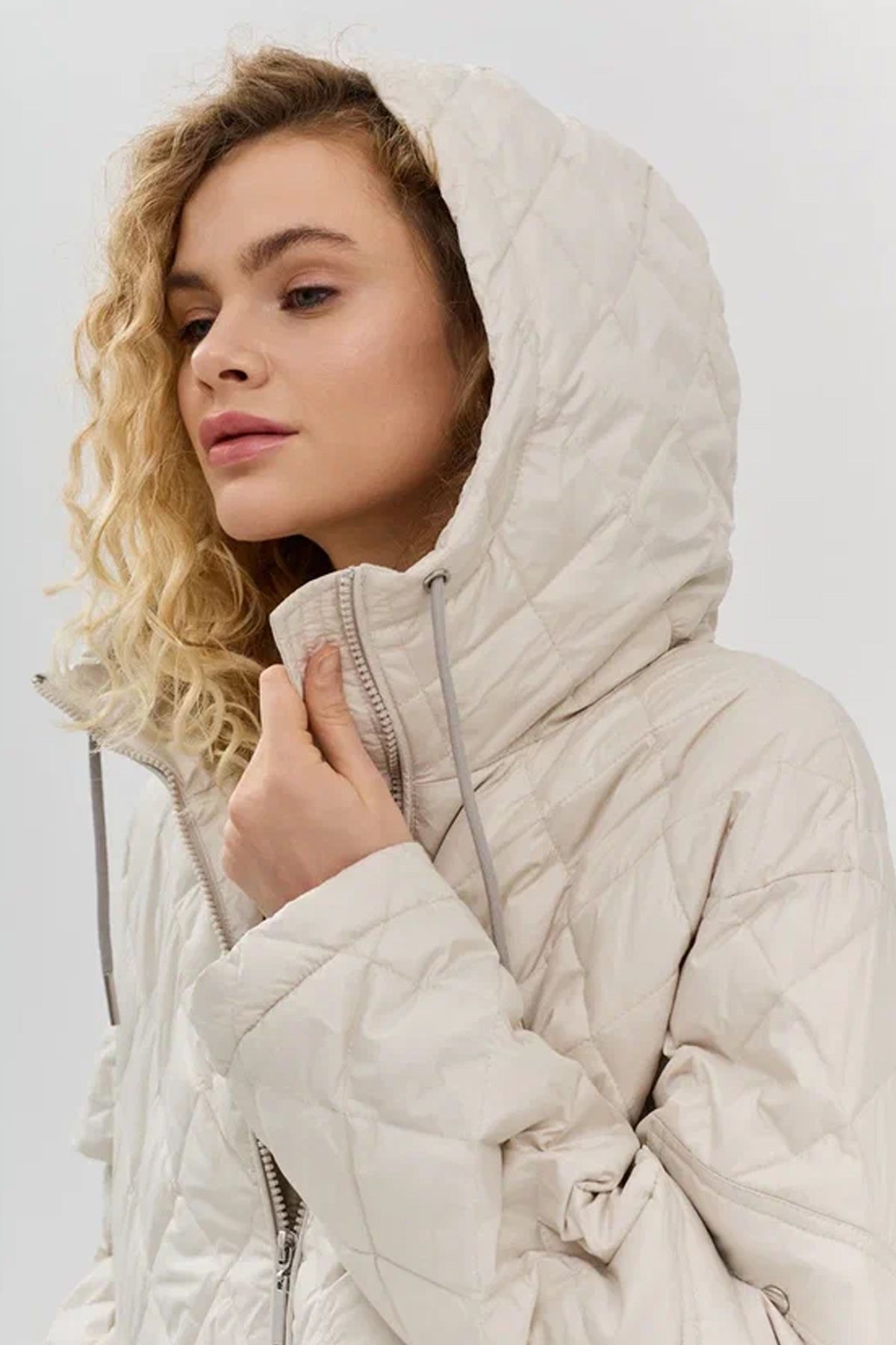 Куртка с капюшоном и ромбовидной стежкой, 42р