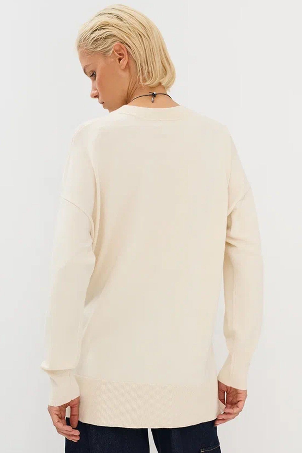 Удлиненный базовый джемпер в молочном цвете, 46р