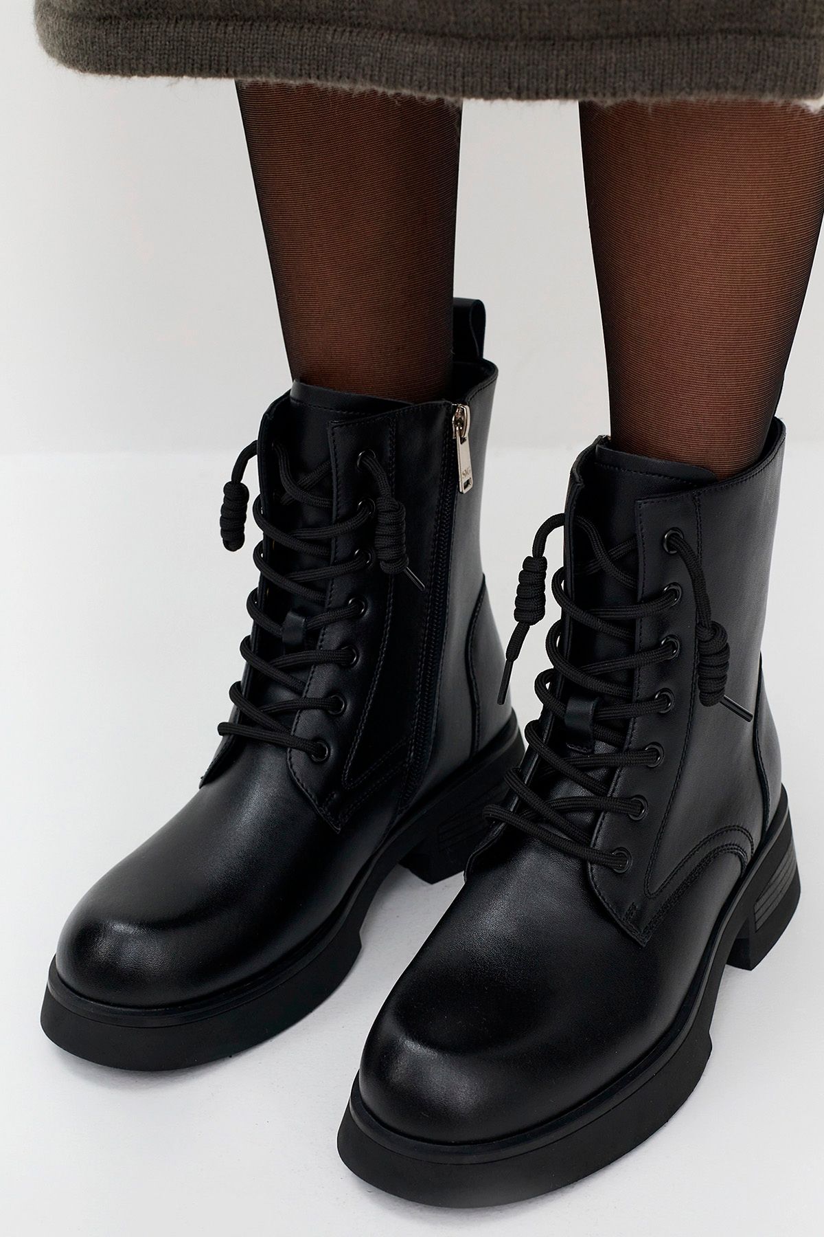 Ботинки из натуральной глянцевой кожи SVG4S-AW24-004VR, 40р