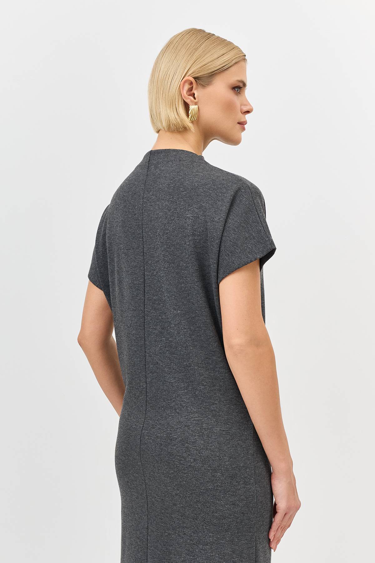 Лимитированная серия платье-миди с брошью и палантином, 36