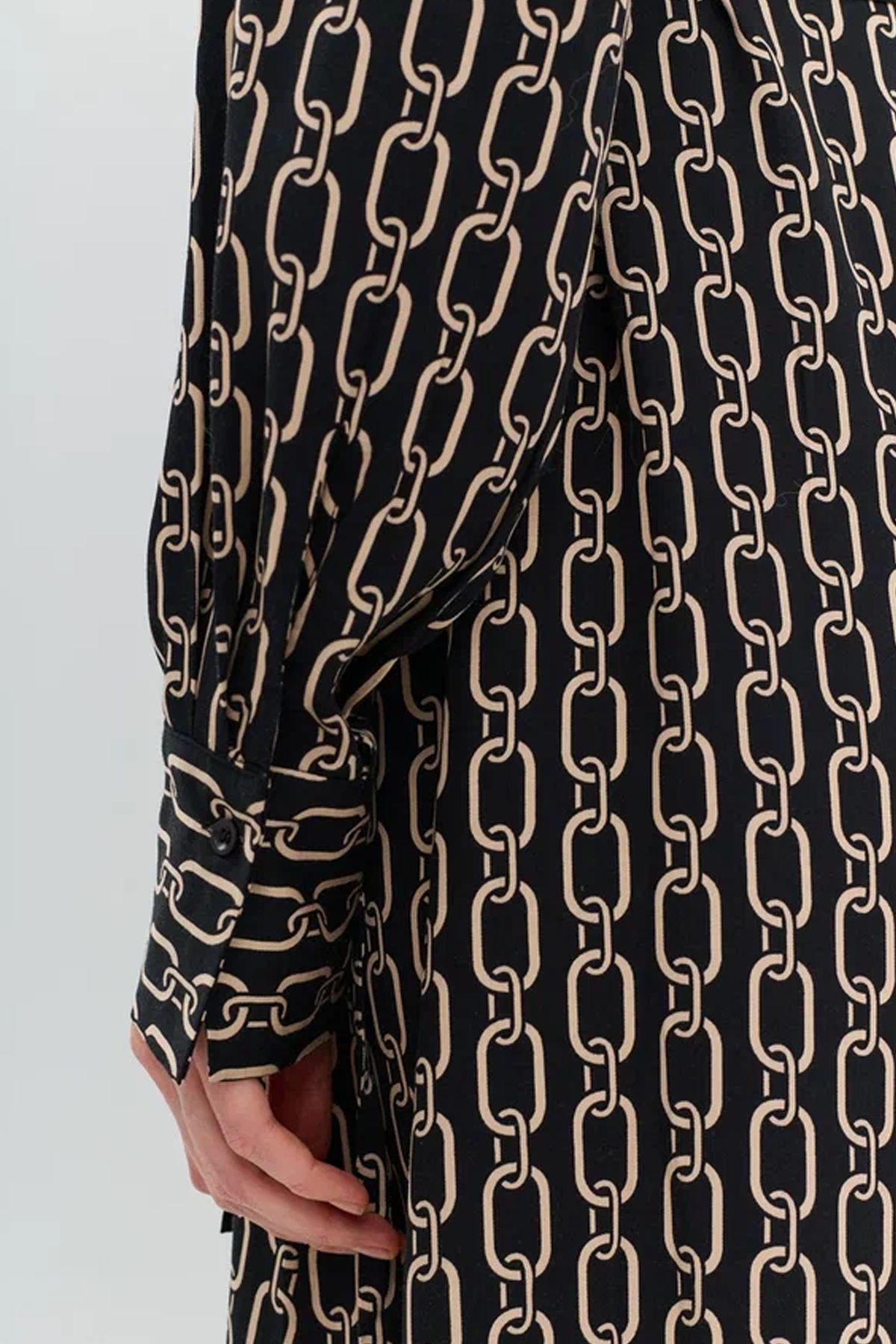 Платье-рубашка из вискозы с "цепочным" принтом, 52р