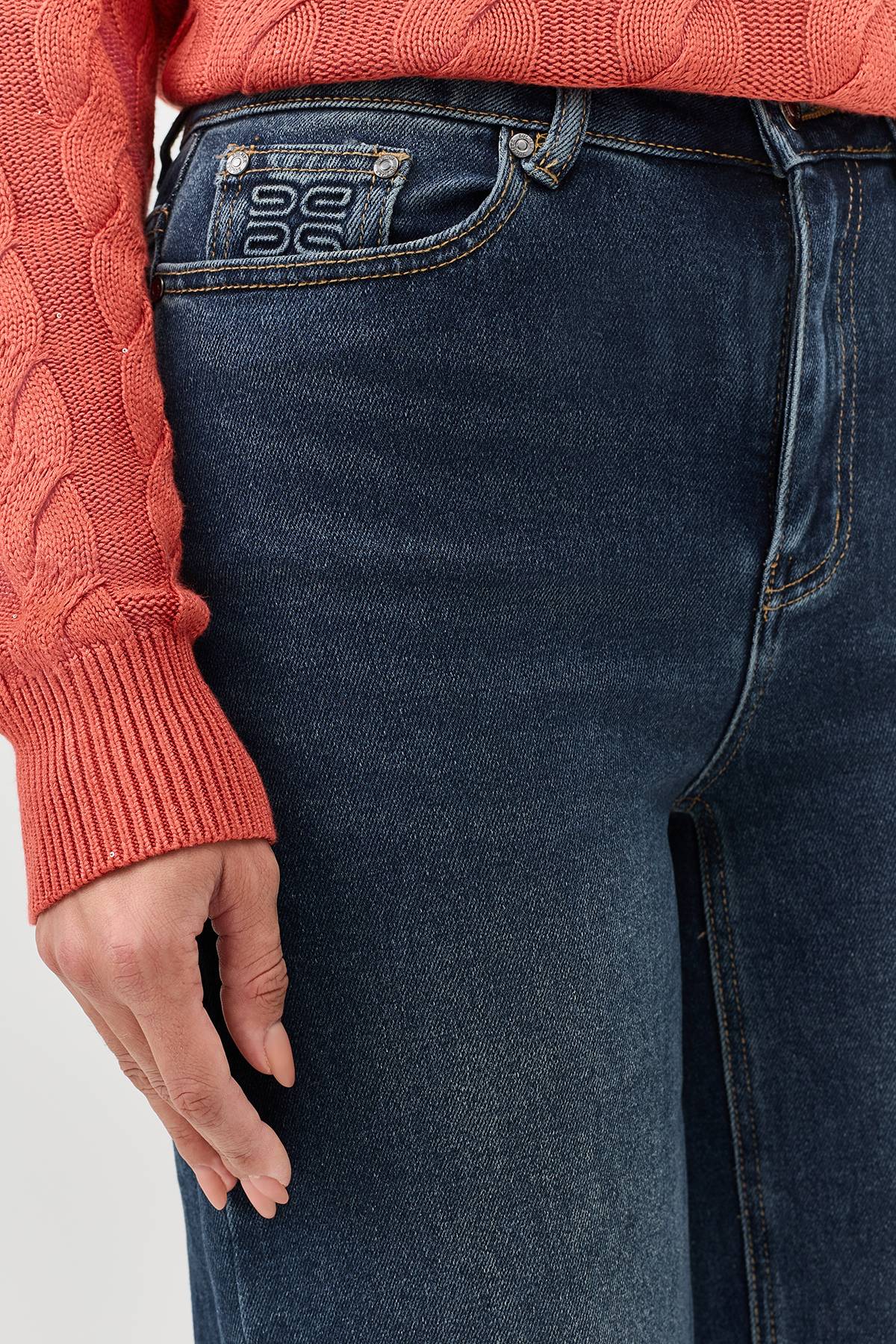 Широкие джинсы с деликатной варкой, 42