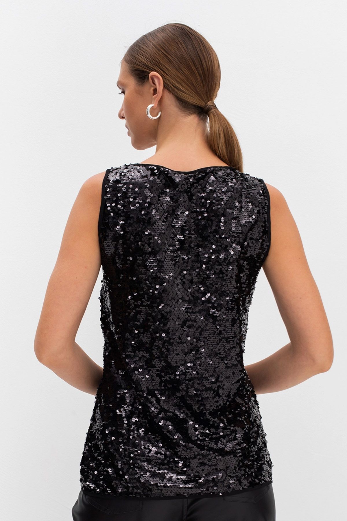 Чёрный топ с пайетками, 42р
