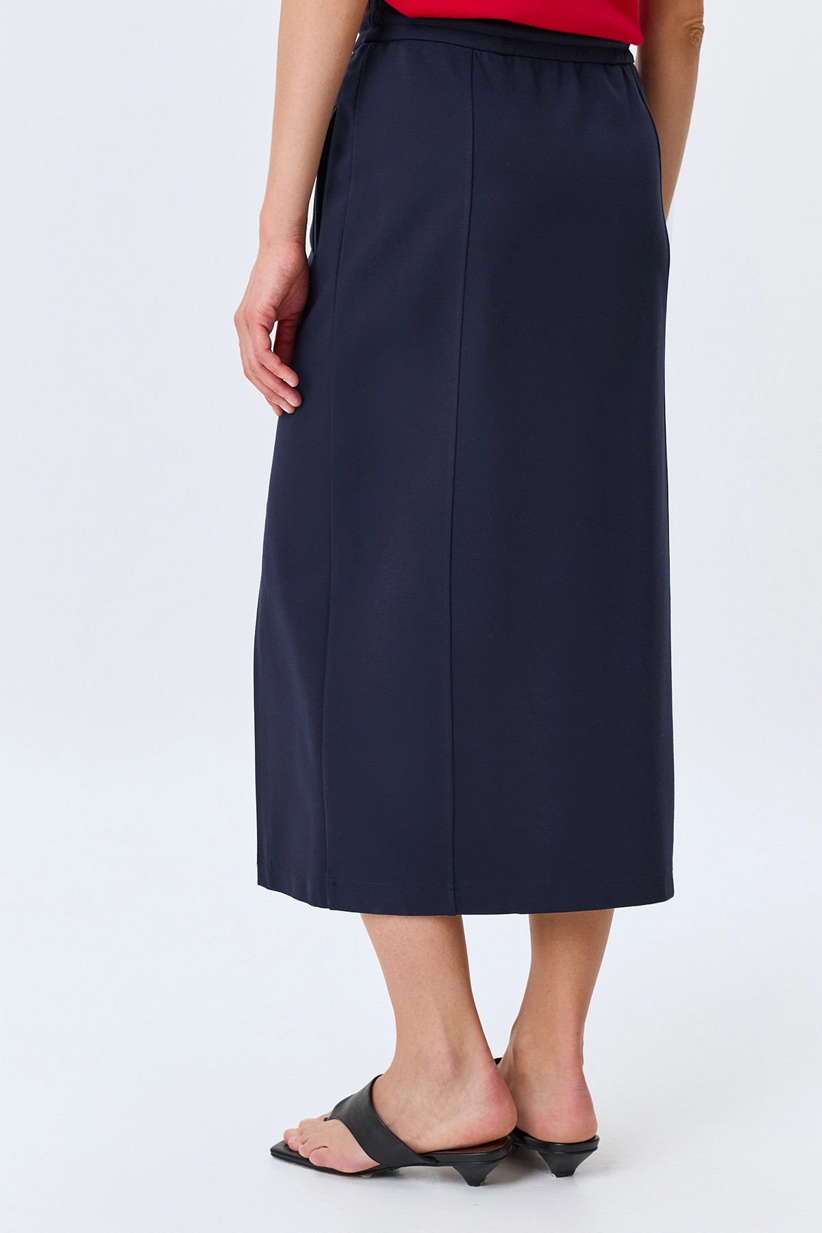 Трикотажная юбка с акцентным разрезом, 44