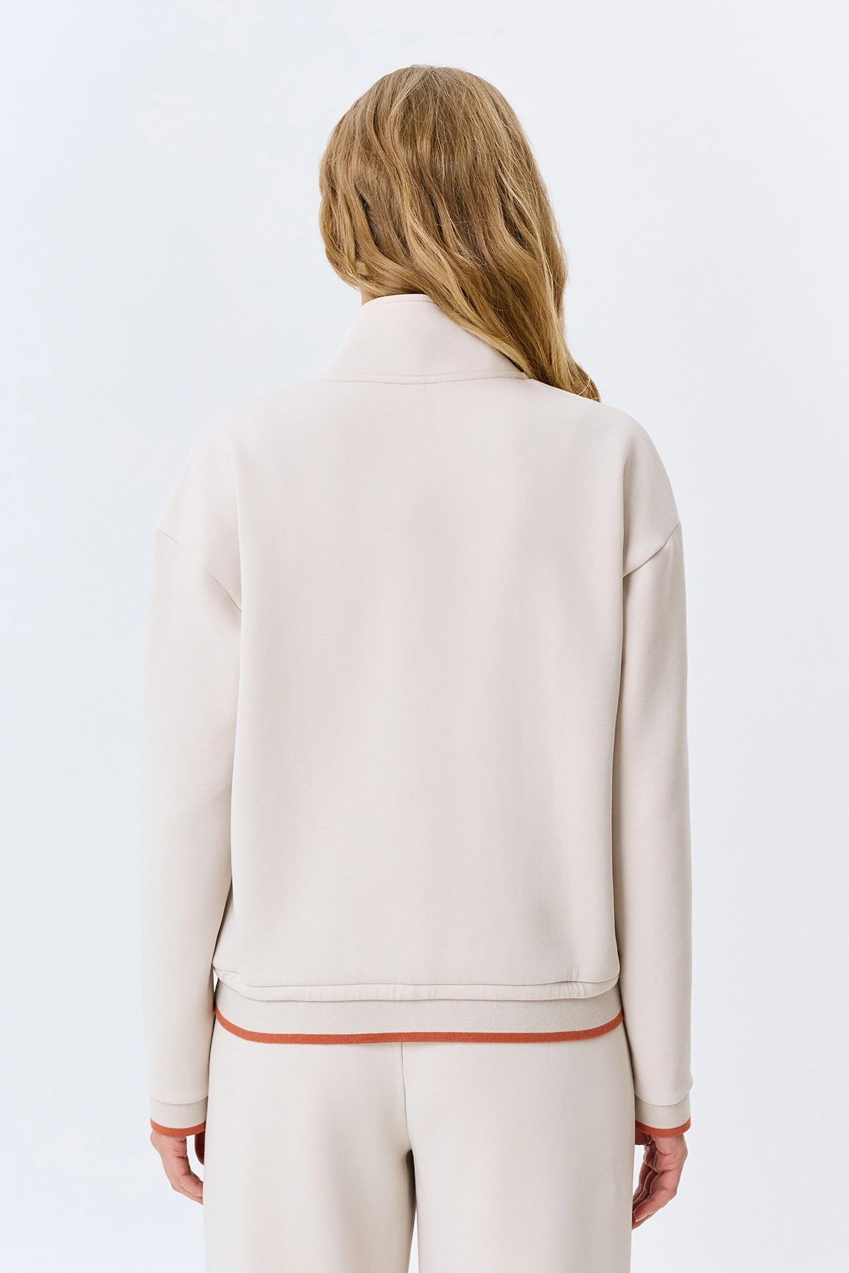 Свитшот с высоким воротником, 34