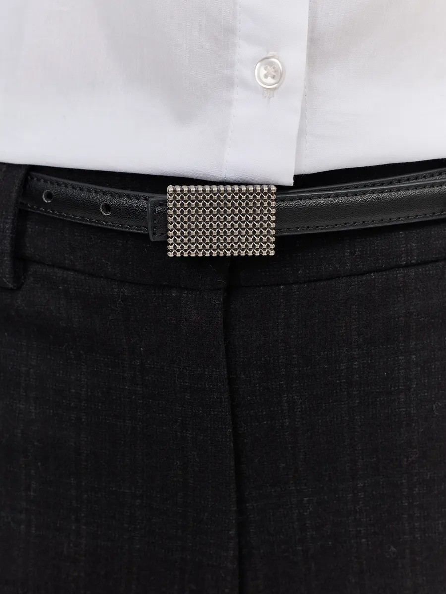 Узкий кожаный ремень с украшенной пряжкой, S