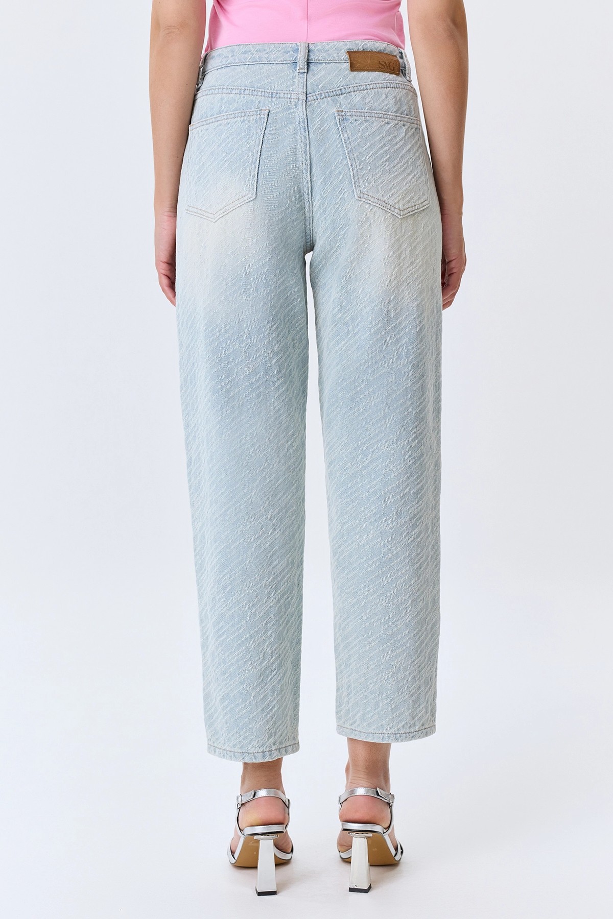 Джинсы из фактурного денима, 52