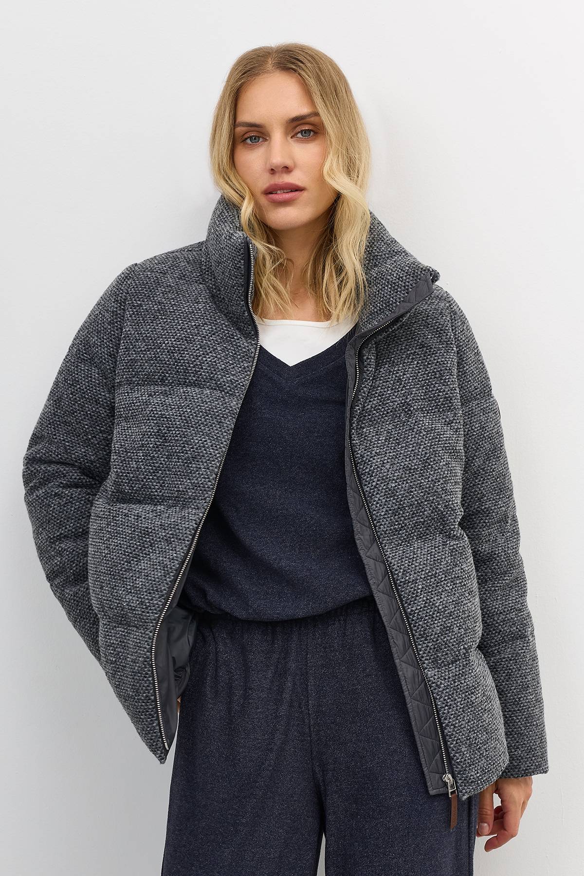 Лимитированная серия минималистичная комбинированная куртка с палантином, 44