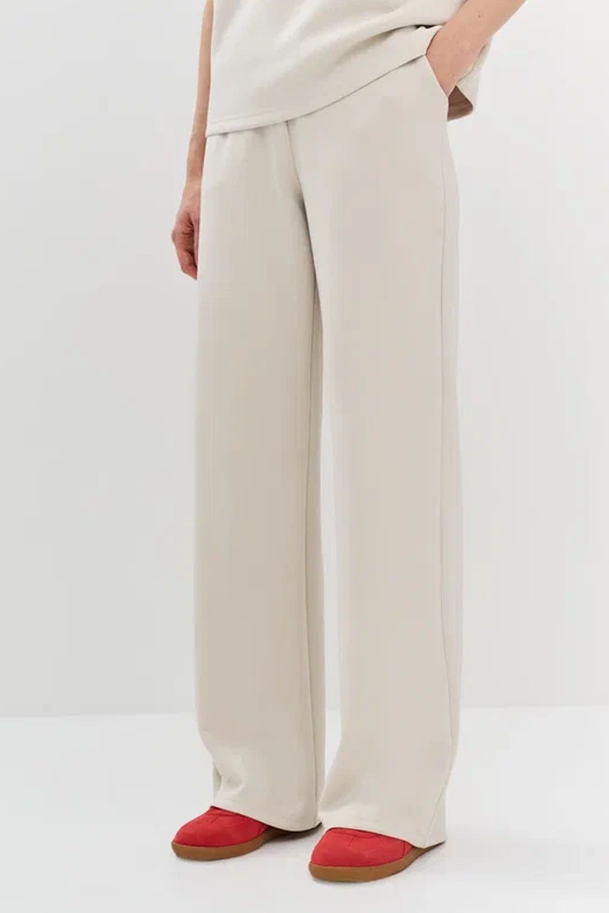 Брюки из смесового модала прямого силуэта в молочном цвете, 50р