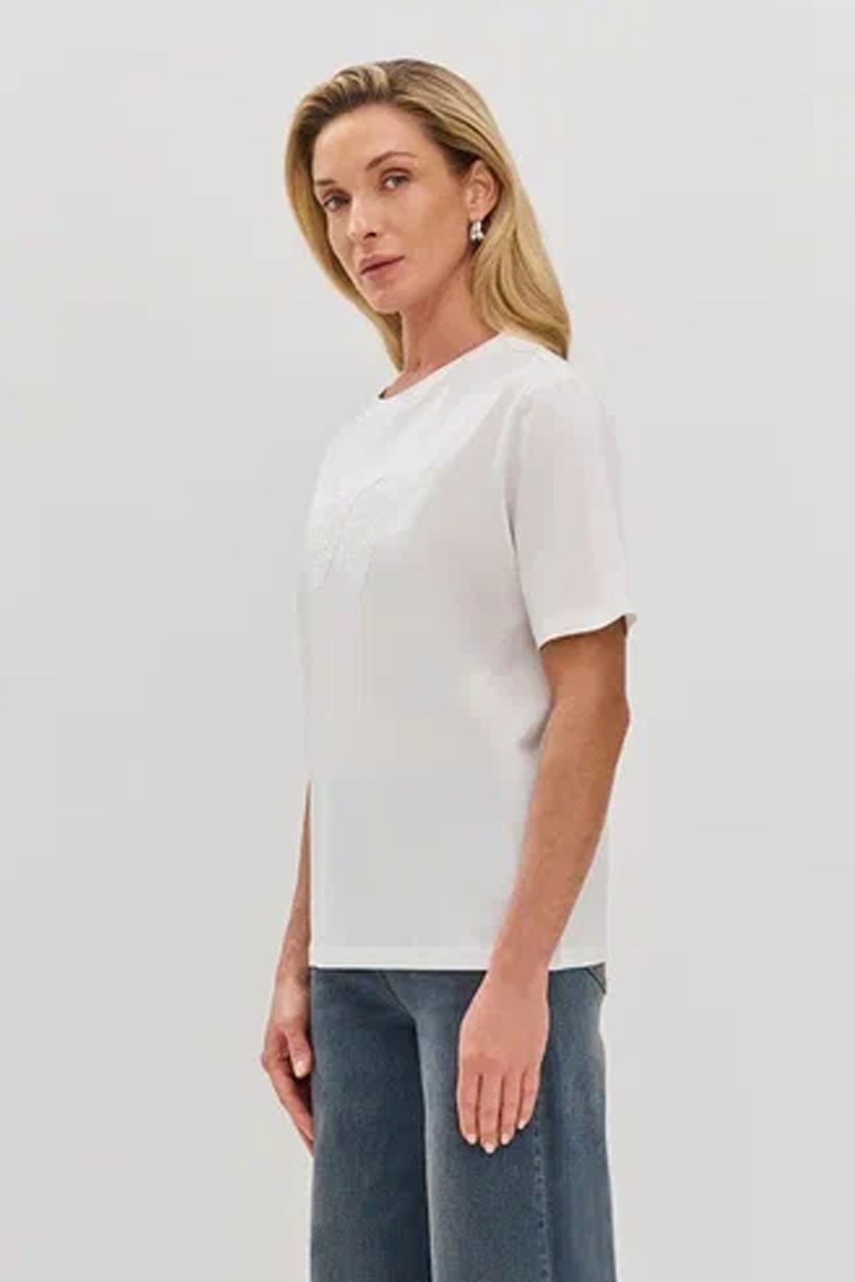 Футболка с вышивкой в форме бабочки, 52р