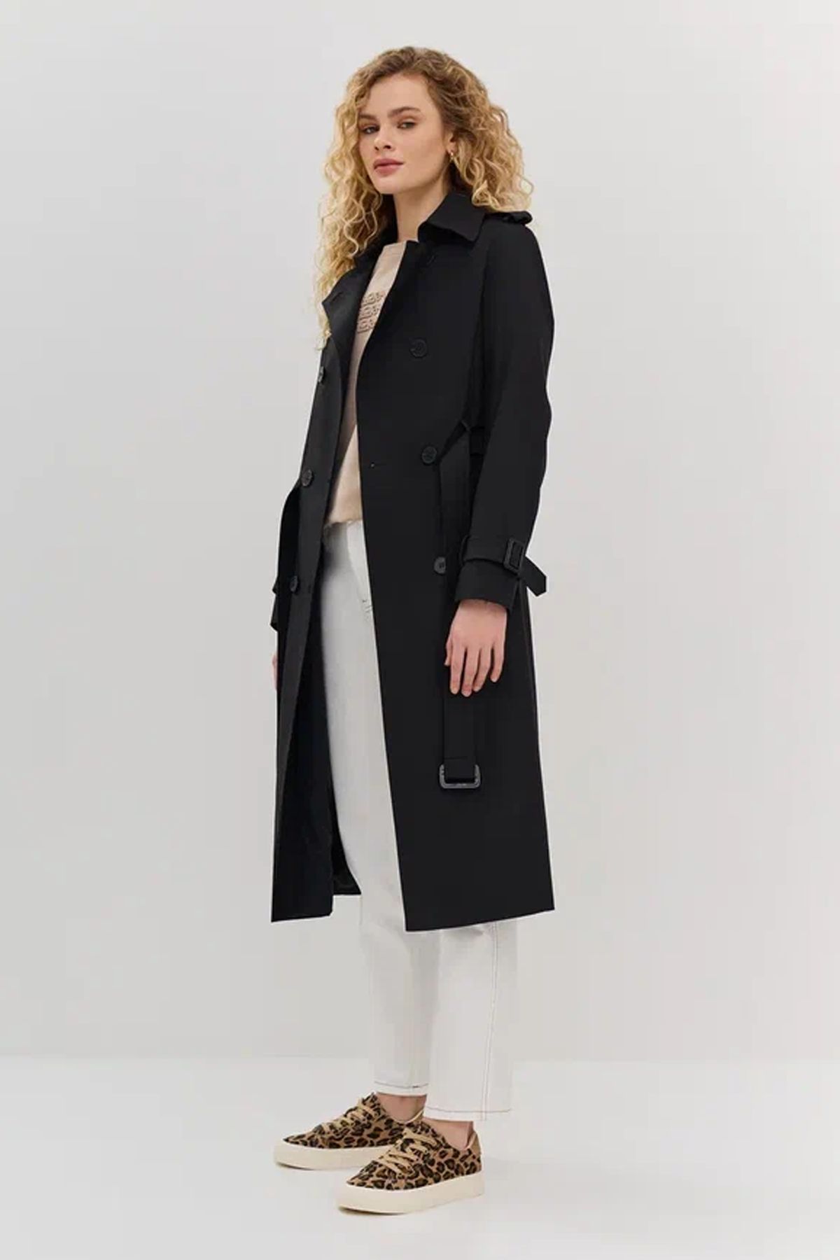 Классический плащ приталенного силуэта в черном цвете, 52р