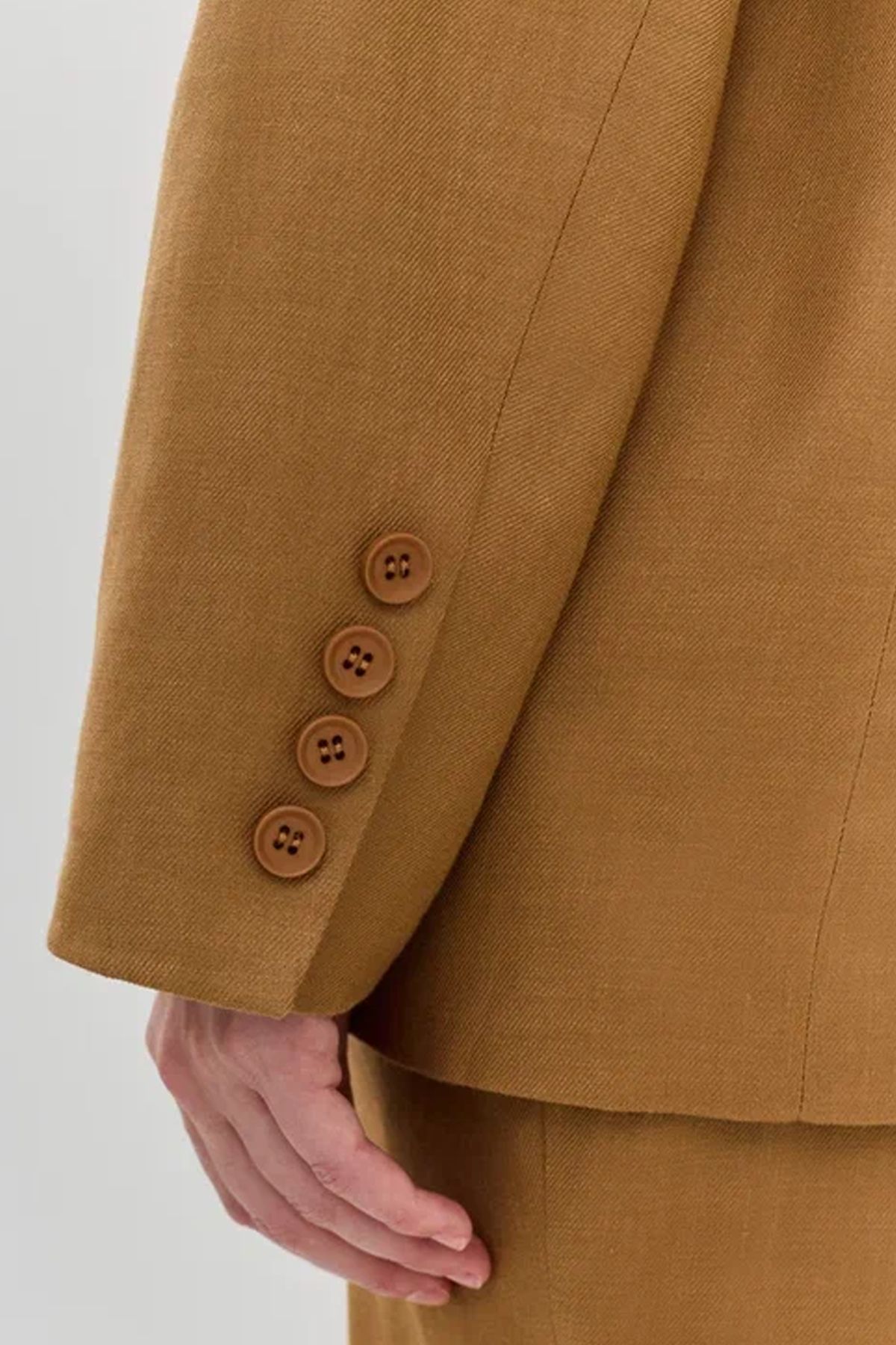 Однобортный жакет коричневого цвета с лацканами, 48р