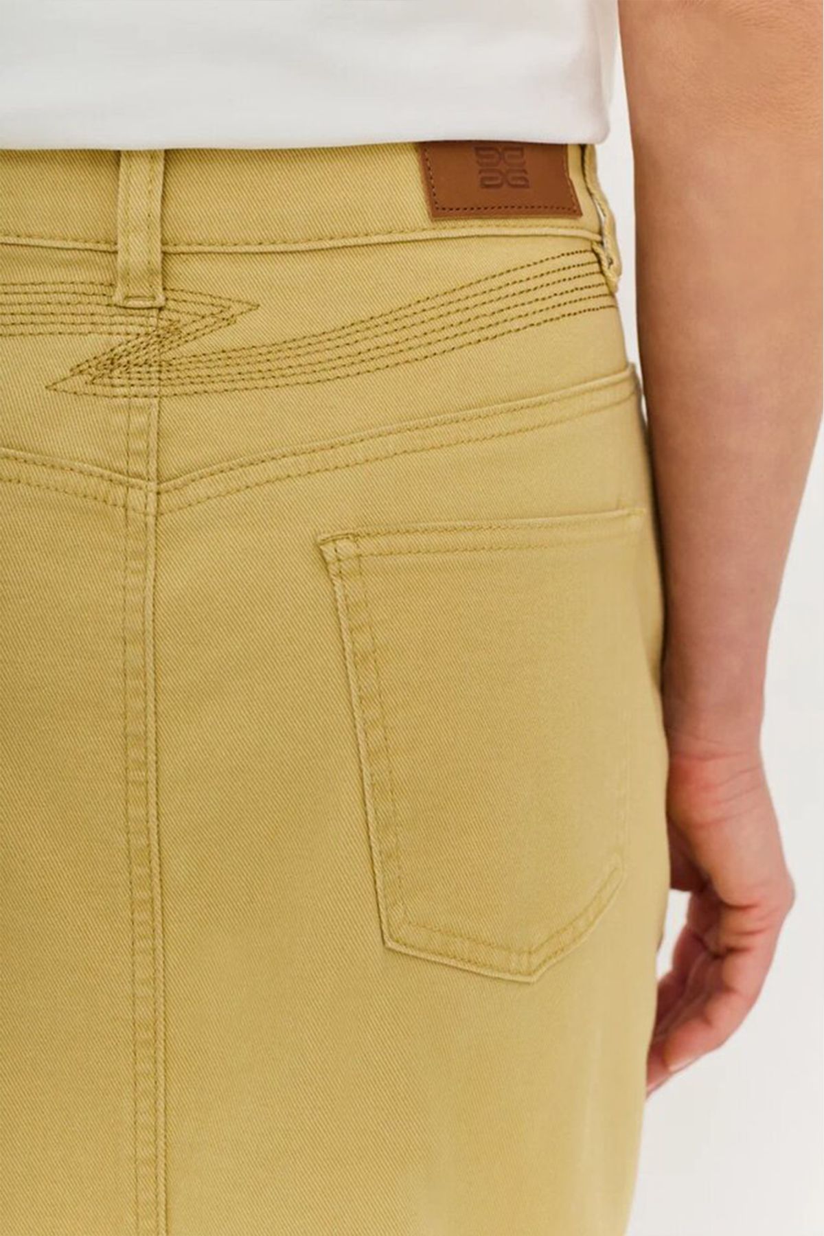 Джинсовая юбка с разрезом, 50р