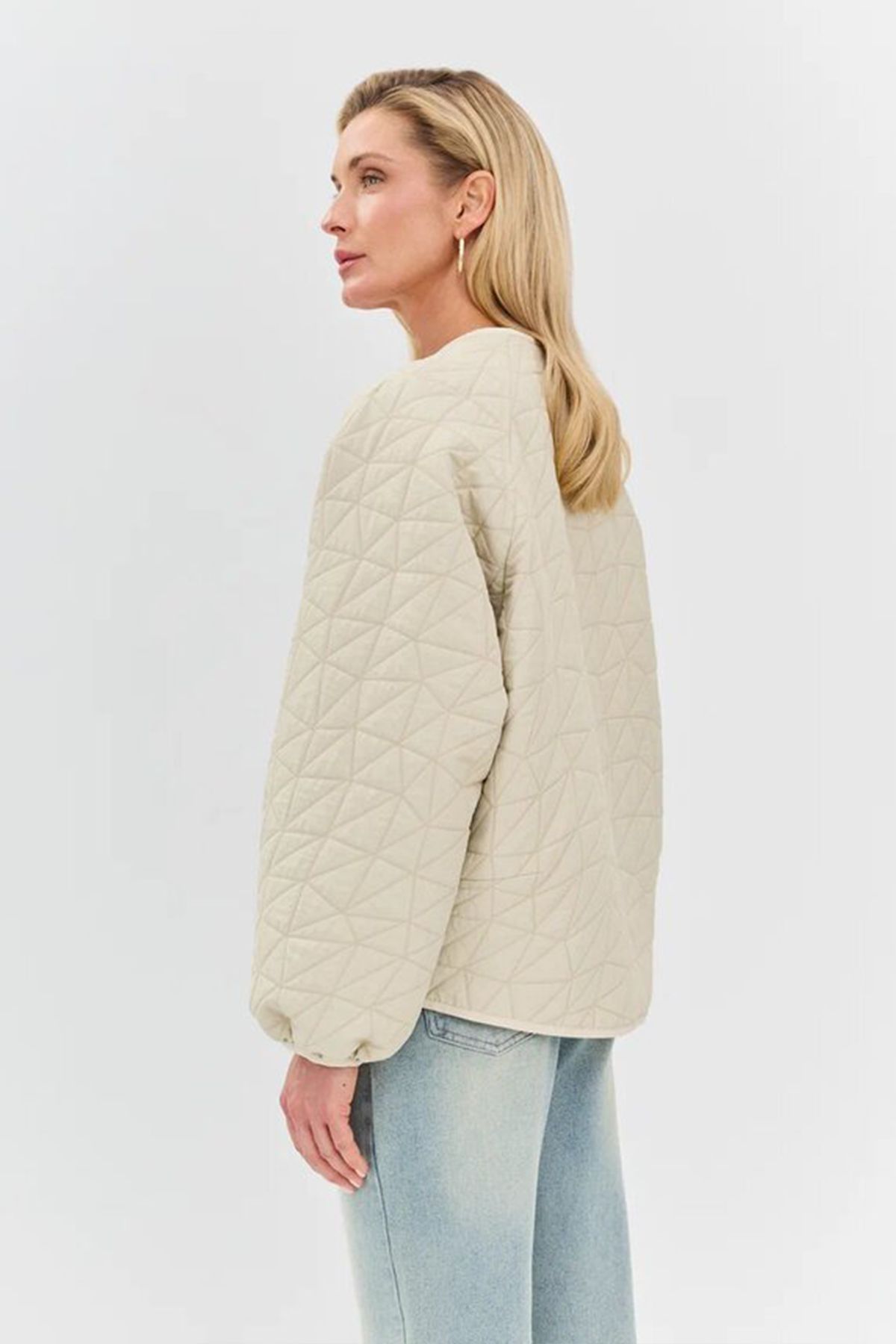 Легкая куртка с фантазийной сквозной стежкой, 52р