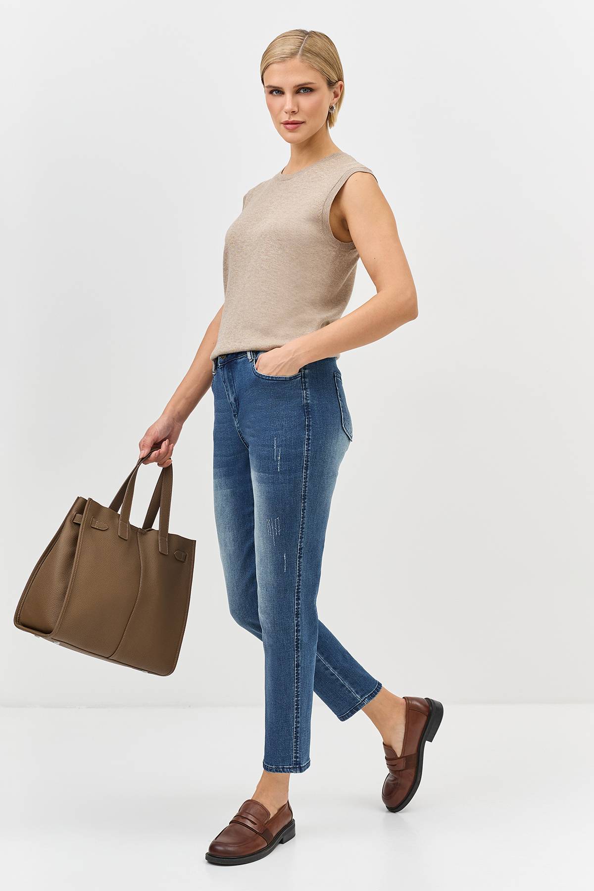 Классические джинсы прямого кроя со средней посадкой, 44