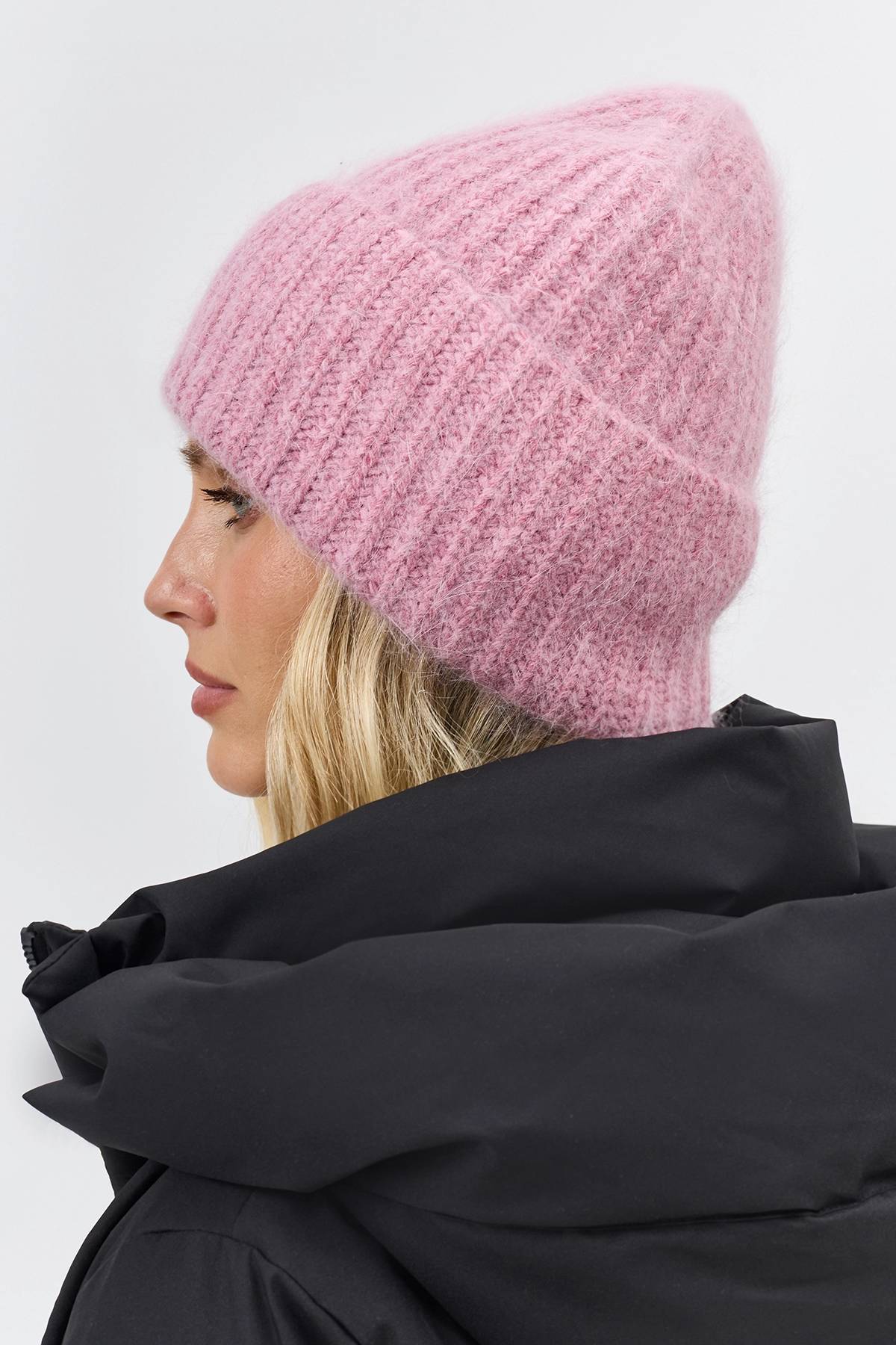 Розовая теплпя шапка с ангорой, One