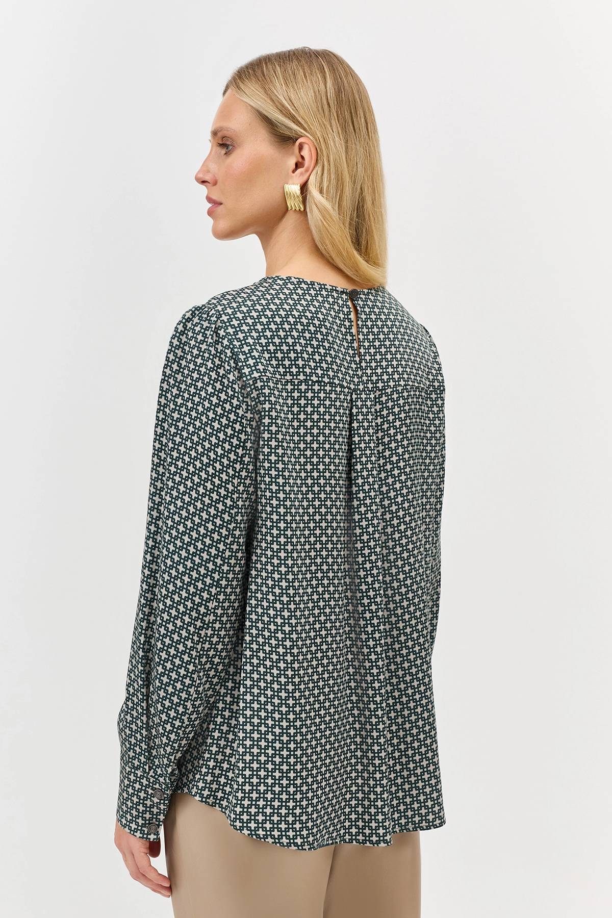 Романтичная блузка с геометрическим принтом, 40